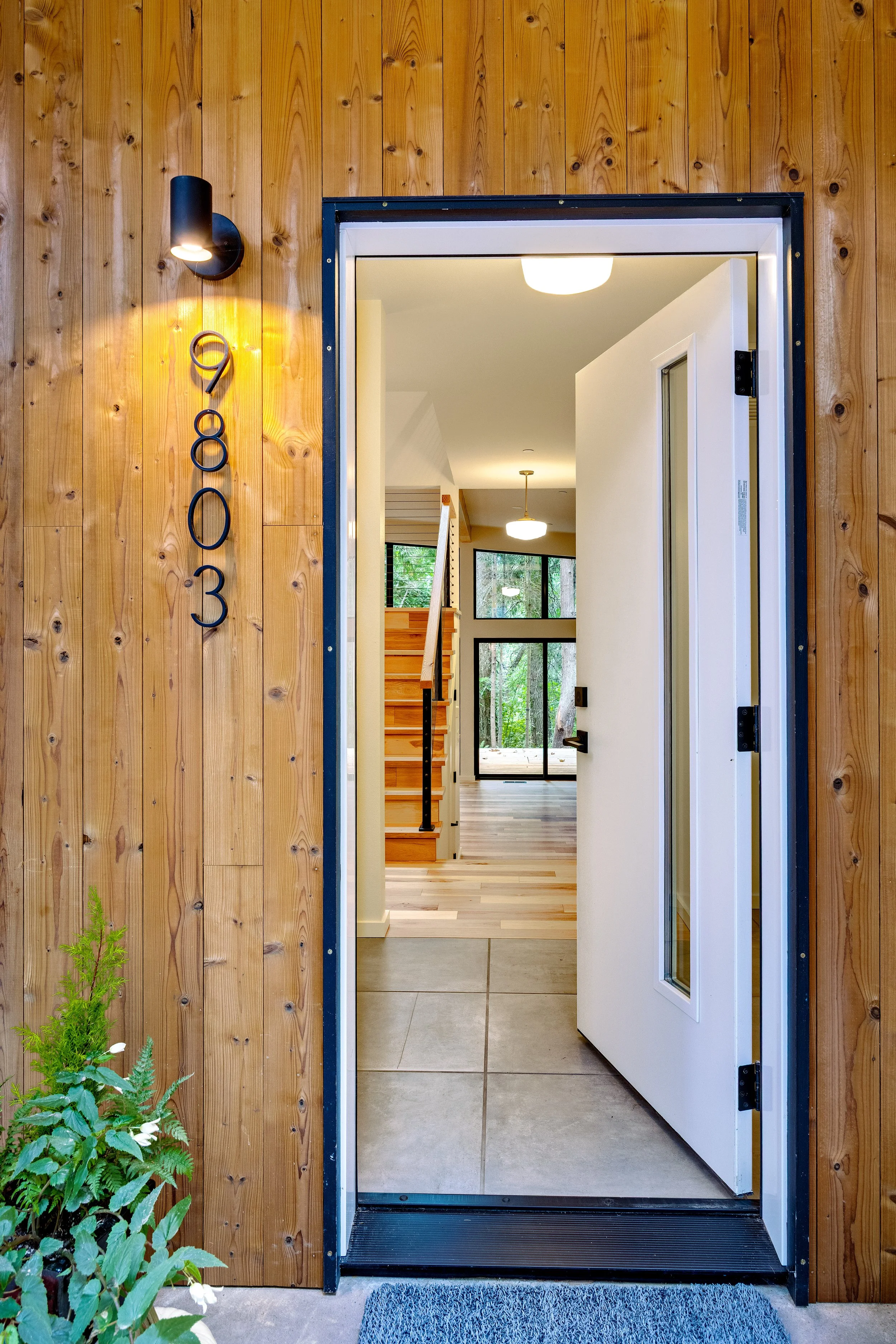 spotswood-architecture-design-indianola-custom-home-indianloa-washington-entry.jpg