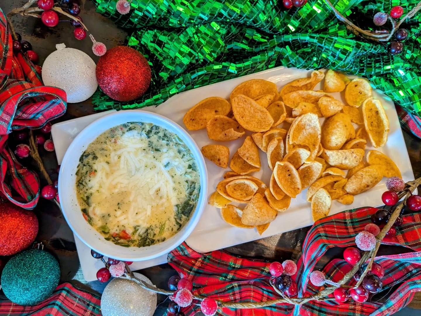 Don't forget to eat your greens before you dive into all those holiday treats! Our Collards Dip is basically a salad. 

(And save room for our Milk + Cookies- a personal tin of treats served with Bon Bon Tea-infused milk!)

#PTR #untraditional #NotYo