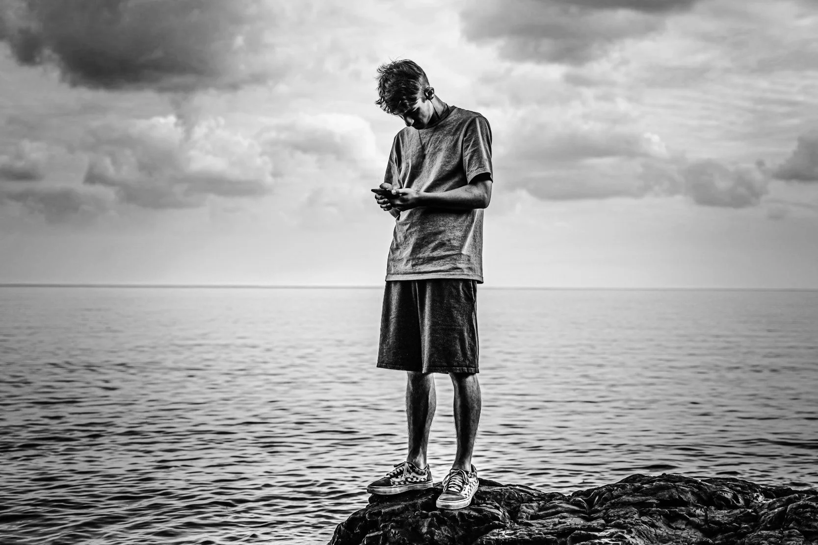 The "Phone Zombie" PT: Why You Are Paying £75 an Hour to Watch Someone Scroll