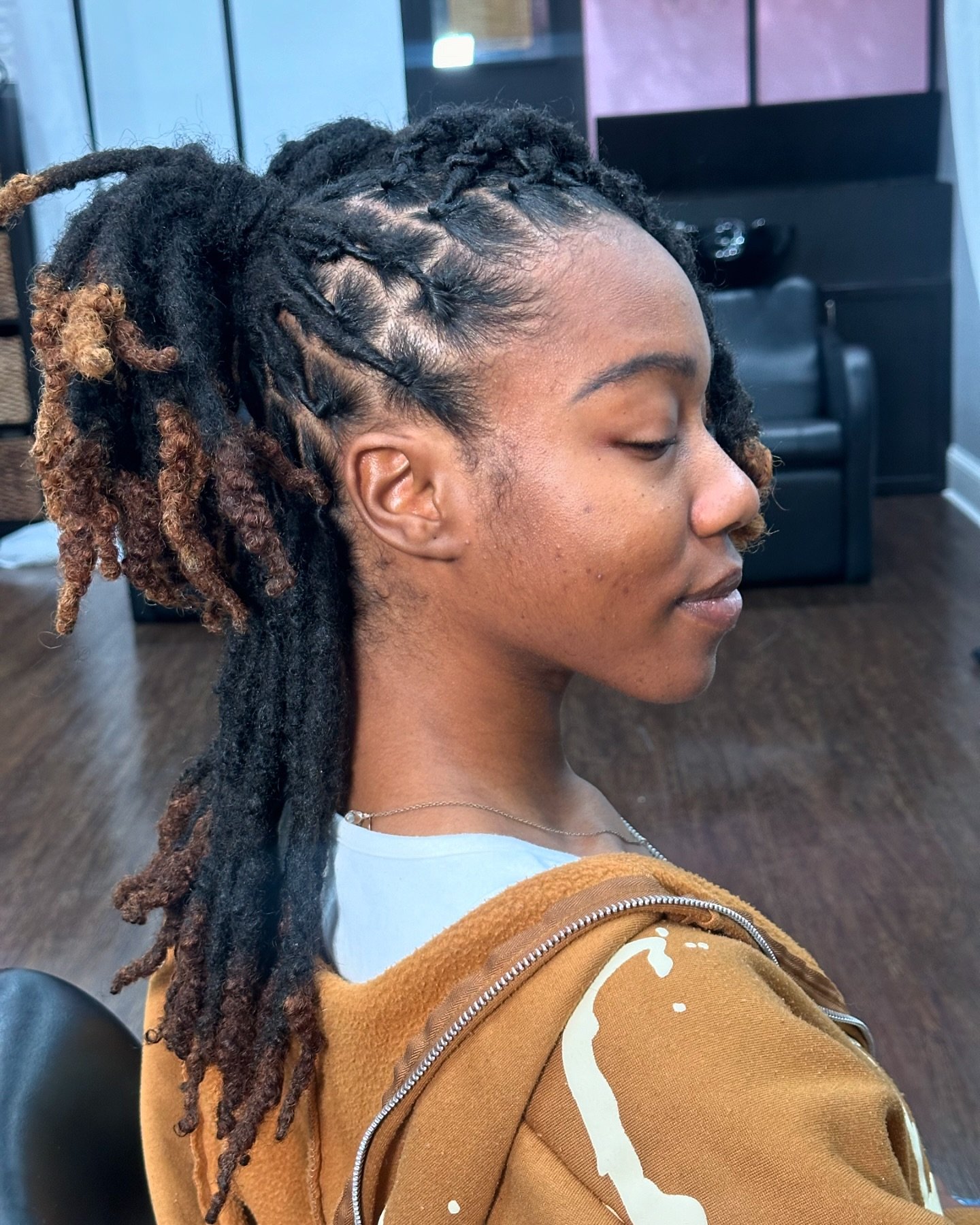 CLIENT DUMP! 
I love having the pleasure of being able to perform any type of service on Locs! Whether you want color, crochet maintenance, repair, scalp treatment, or just a retwist and style I got your back! 
What service are you booking with Solis