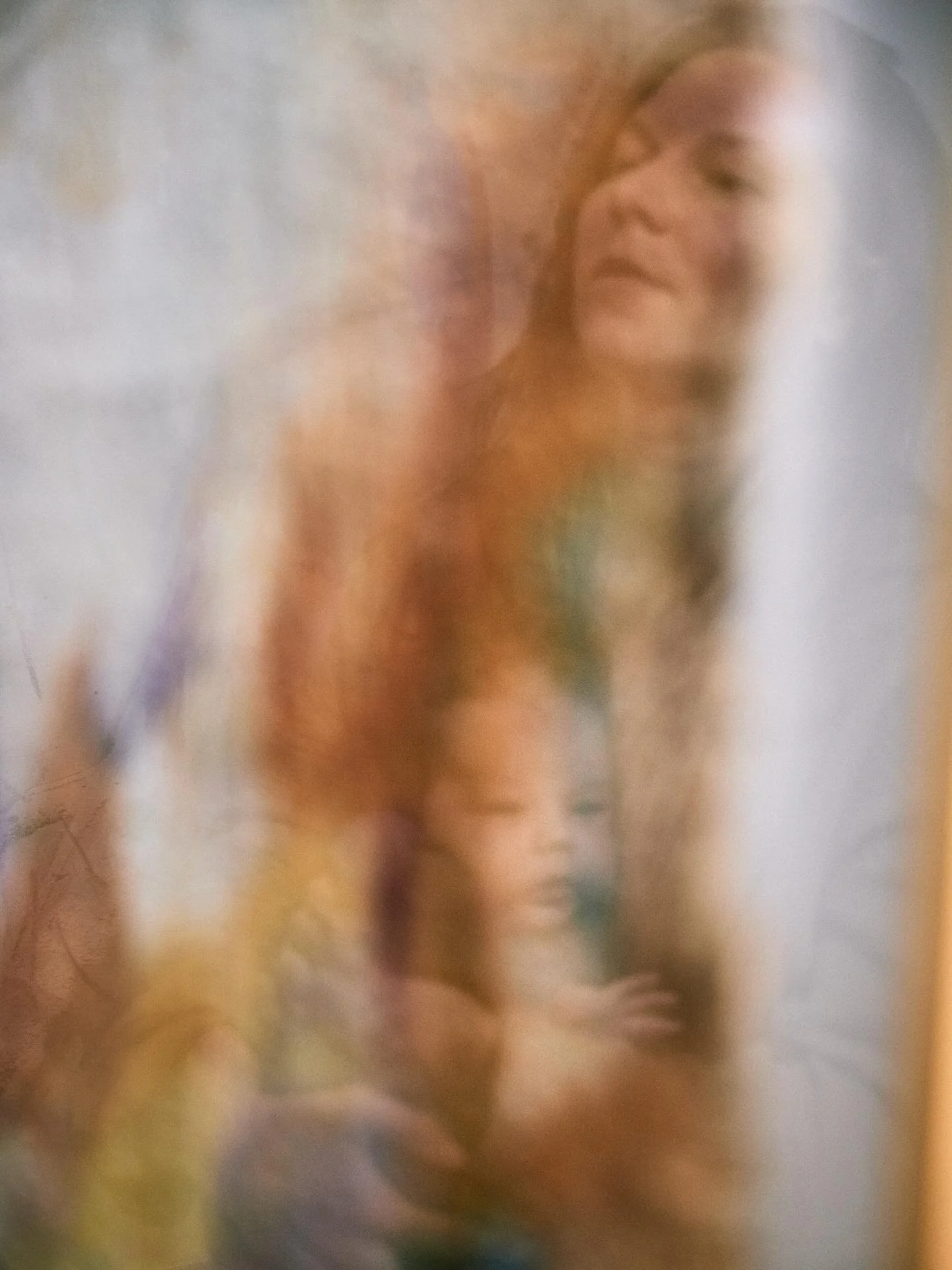 Ina and her son mirrored in one of her artworks.
@faschingina 

#pvmondaybeingseen @photovogue 
#eyemamaproject