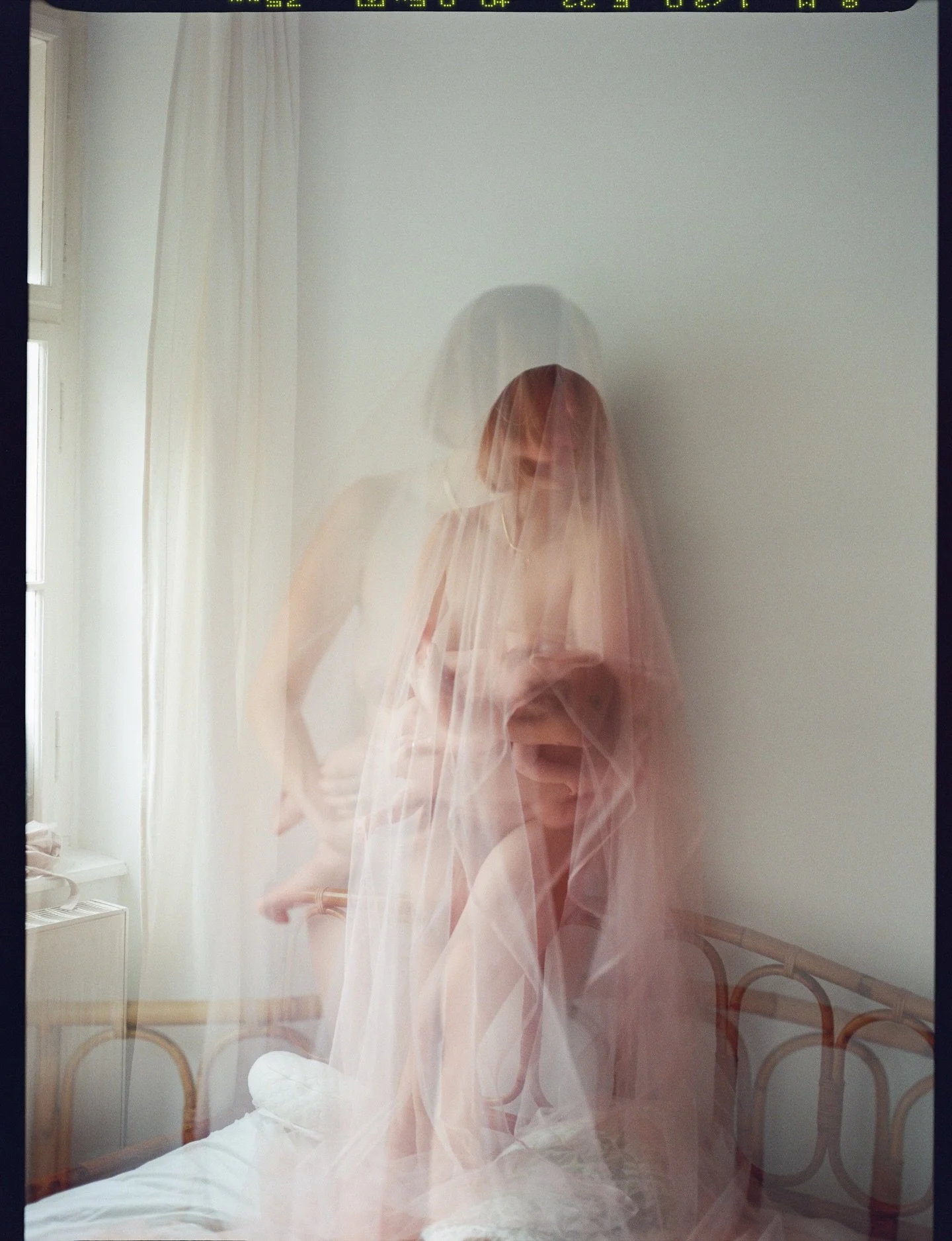The photo shoot I instantly thought of when reading this week's @photovogue theme 
From a wonderful encounter with @ko.picka and her children ❤️

#pvmondaypoetic 
#motherhoodonfilm #matrescence #postpartum