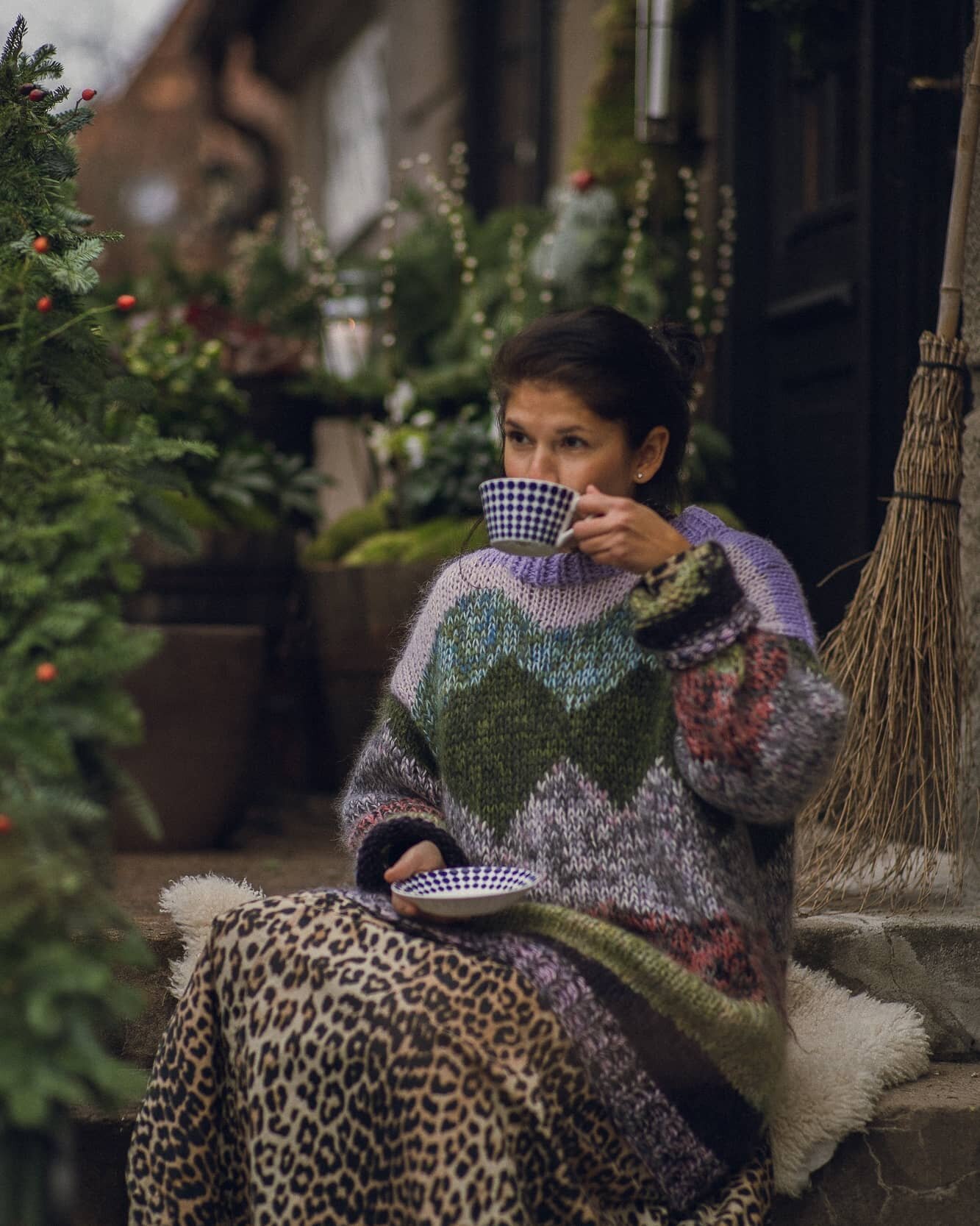 Hageland har v&aelig;rt hjemme hos meg og laget en superfin julereportasje med mine beste pyntetips✨ Lenke til reportasjen finner dere i bio💚
.
.
Bring in the nature for christmas✨✨✨ Featured in @hagelandkjeden when preppin for christmas. See link i