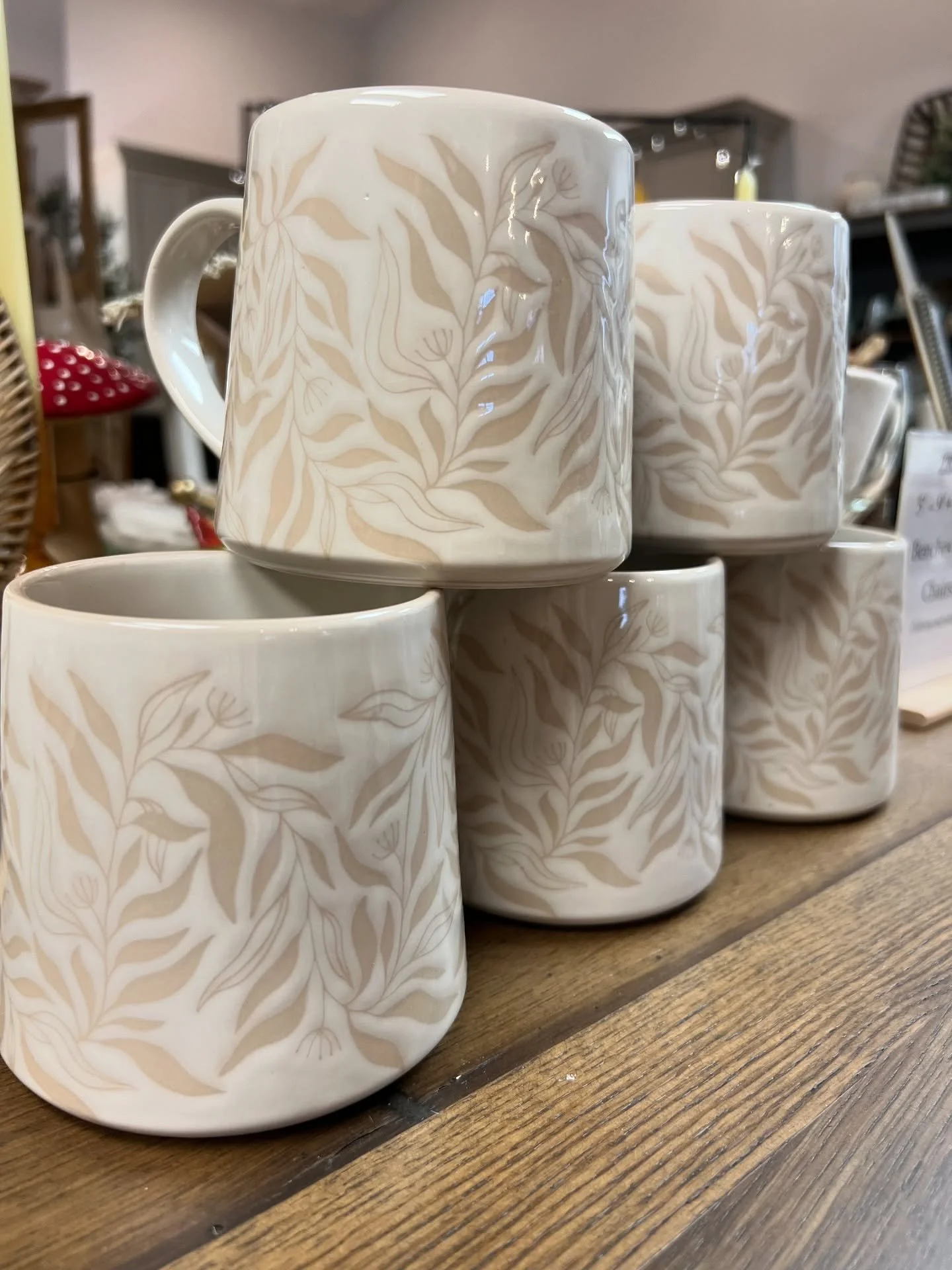 Mugs are back in stock!

#ludwigsvillage #chestersprings #chesterspringspa #mainlinetoday #bespokencottage #handmadefurniture #danicaheirloom #mugs #cozy #fallishere
