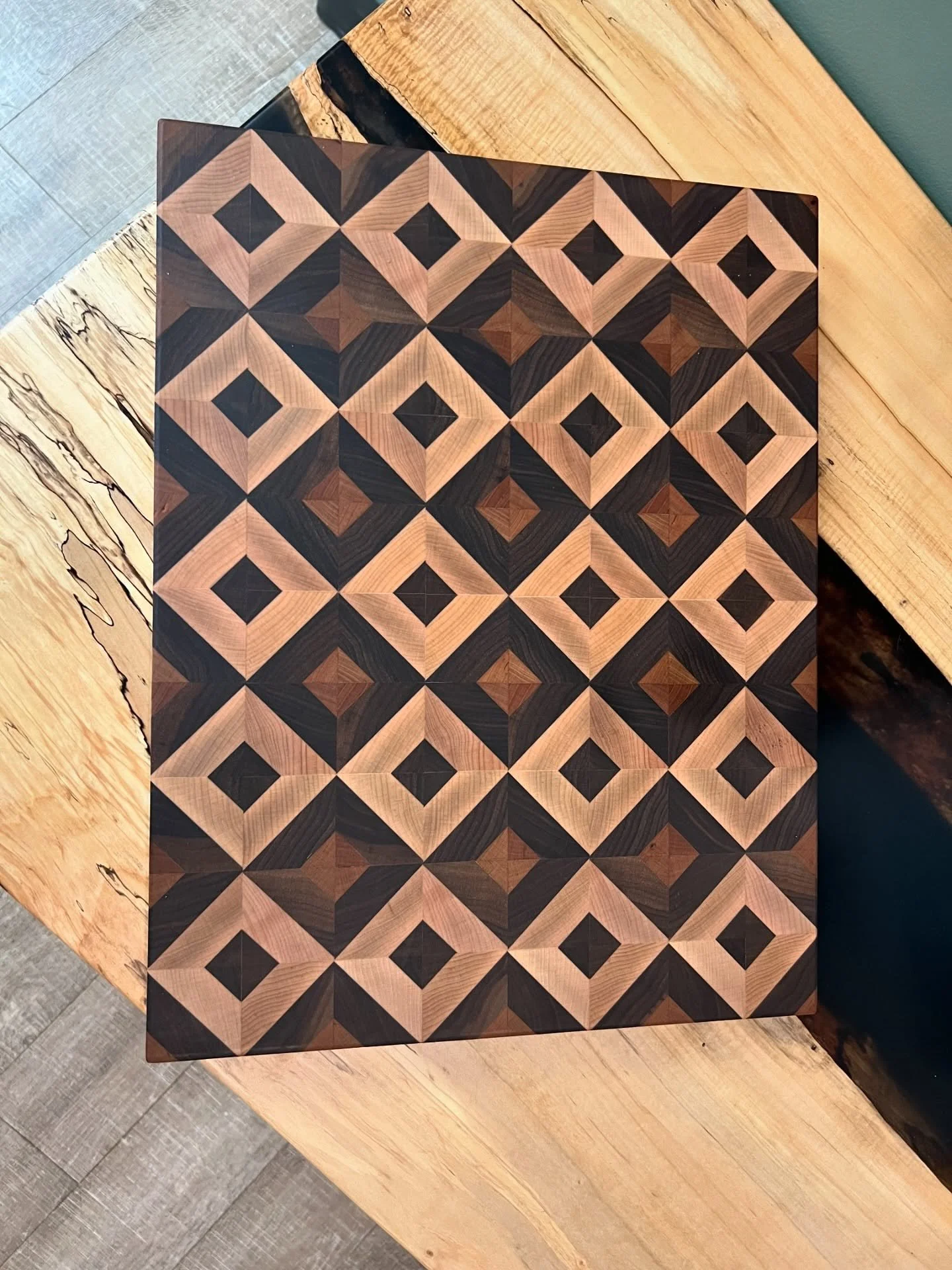 New boards just came in!! Don&rsquo;t miss them! Engraving available too!

#charcuterie #charcuterieboard #ludwigsvillage #solidwood #bespokencottage