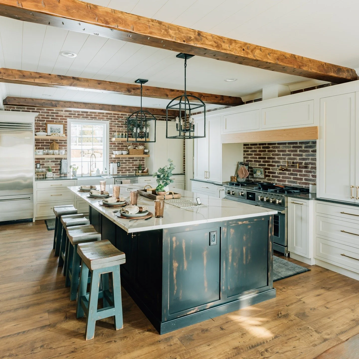 Professional pics of the kitchen we recently completed.... I never get tired of looking at these!

Photos: Kristyn Lapp
