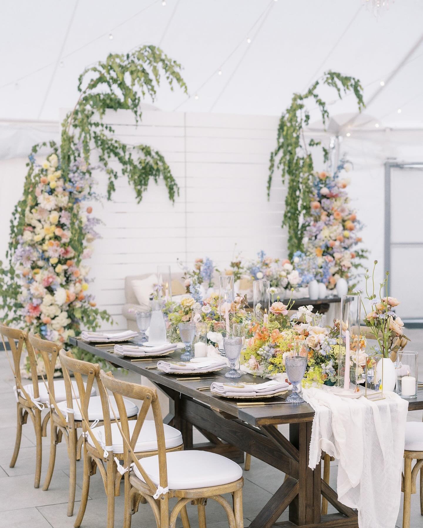 ✨From every angle this Sweetheart Table was a stunner!✨
.
We are big fans of a sweetheart table for many reasons  especially this one that was the focal point and statement piece of the reception. 
.
The day is all about celebrating both of you and Y
