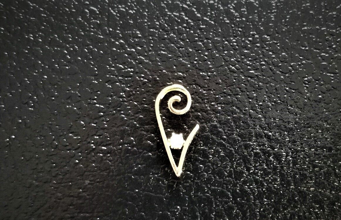 small+gold+in+prong+2.jpg