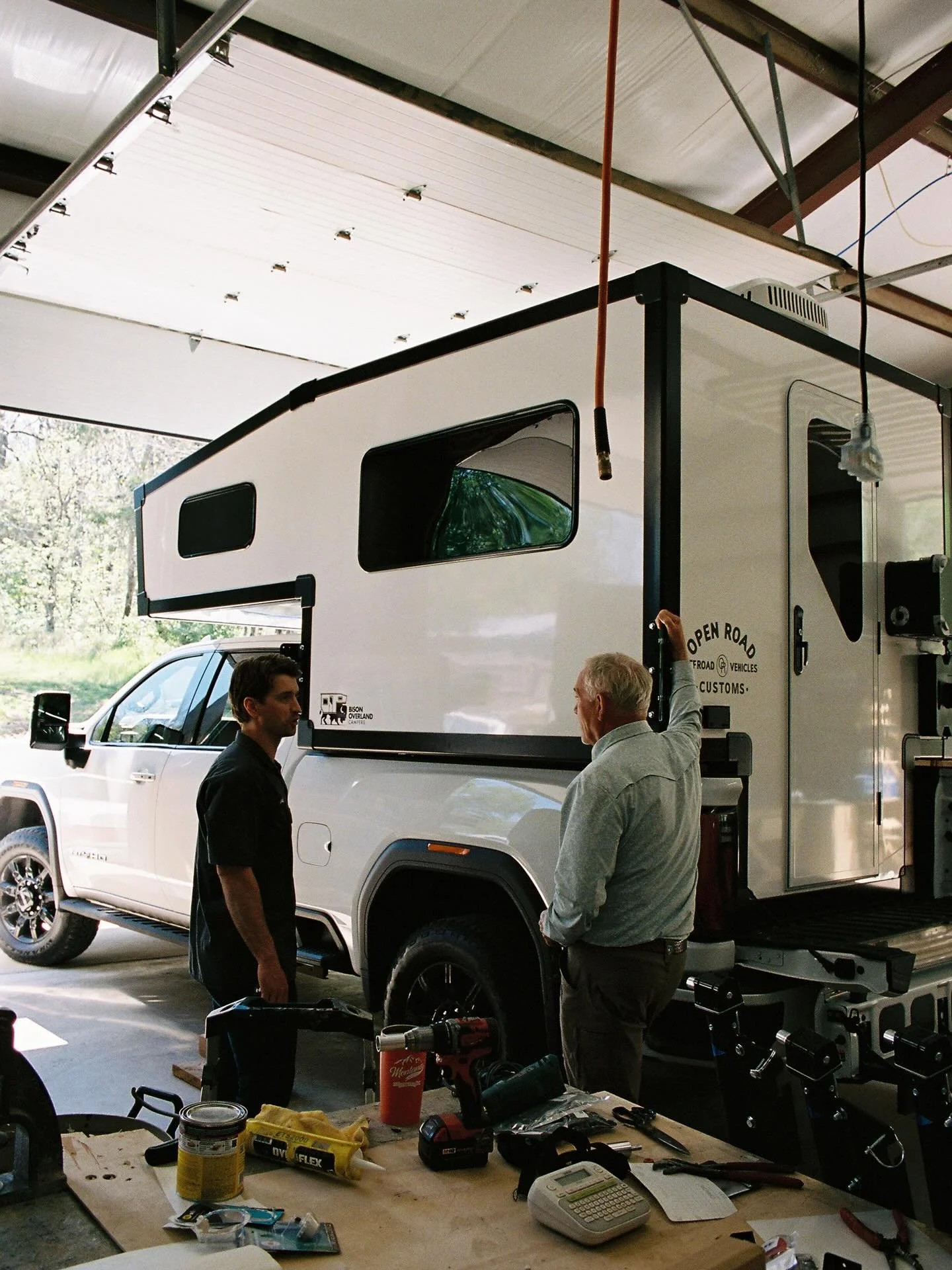Got this @bisonoverlandcampers assembled and out the door last week. We&rsquo;ve got several more of these in production at the moment 👌 #openroad #keepemcoming