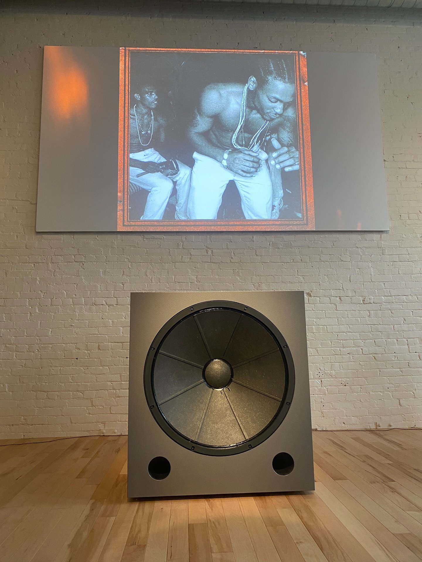 Sometimes music is best shared with community and your loved ones 🎧🤍

Thank you for a delightful evening of lounging &amp; listening  @mono___space ✨