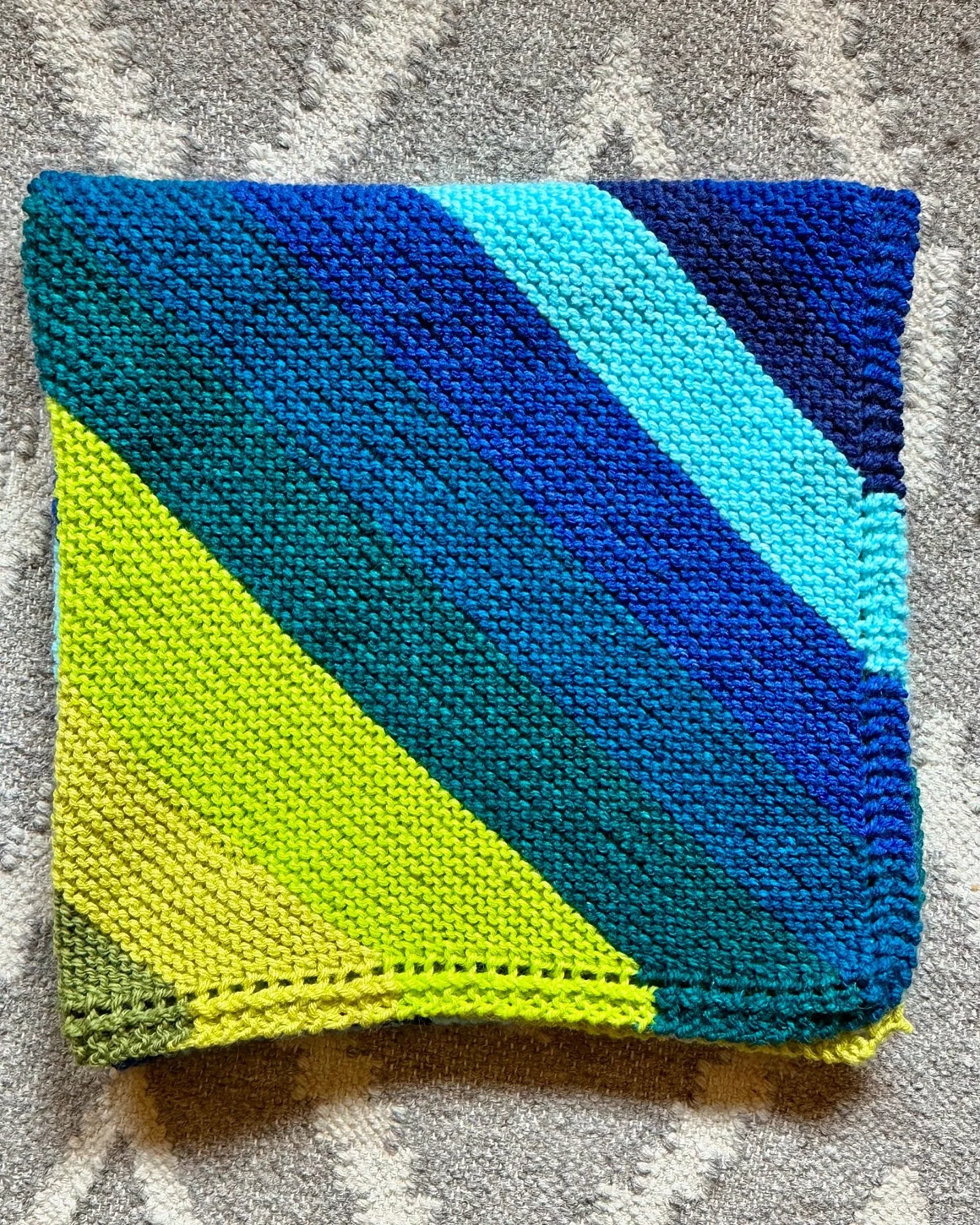 green ➡️ blue baby blanket 💚💙🩵 

this is my second ever baby blanket! i made one during the pandemic and absolutely love this simple, but sweet pattern. the border detail and diamond shape give it an extra touch of something and i can&rsquo;t wait