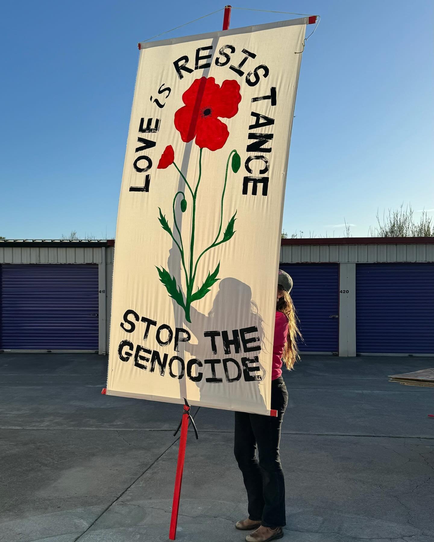 love is resistance // resistance is love 🌹 yesterday&rsquo;s banner painting workshop with @davidsolnit &amp; Julie &amp; @gmamah , learning about design, fabric, paint &amp; message to support movement work 🕊️ painting words and a giant poppy with