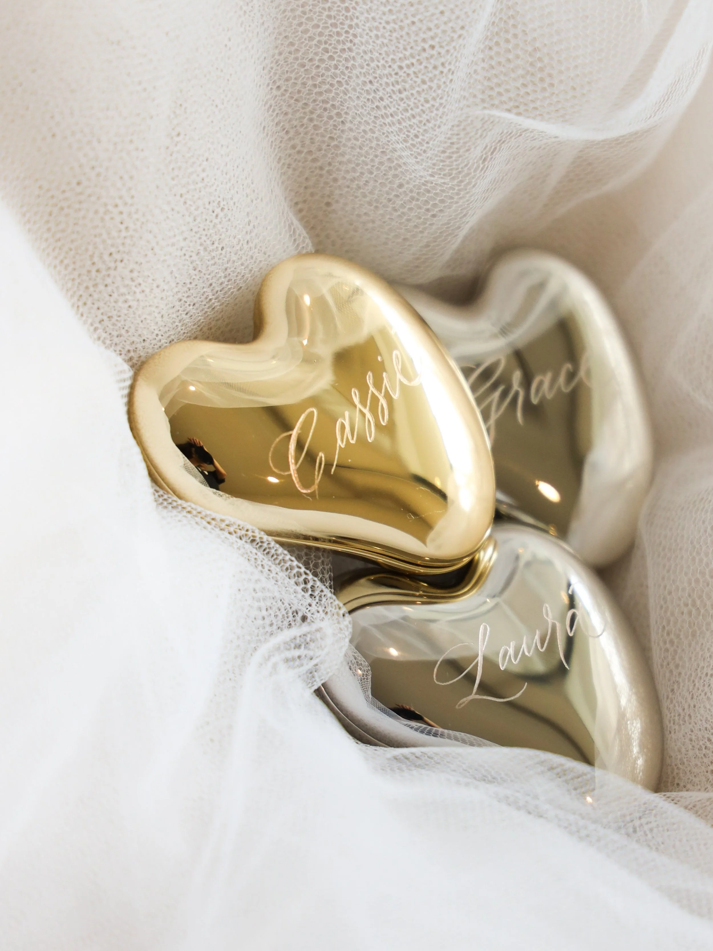 personalised-engraved-compact-mirror-gold-silver-name-calligraphy-lilac-script.jpg++.png