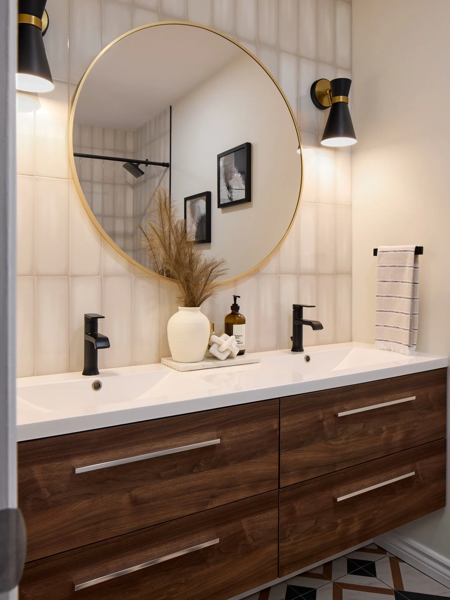 Project 3480 | Phase 1 ✨
Before &amp; After

For this first phase, the existing layout remained the same, but the finishes were thoughtfully upgraded to improve functionality and create a space that feels brighter, larger, and more cohesive.

A simpl