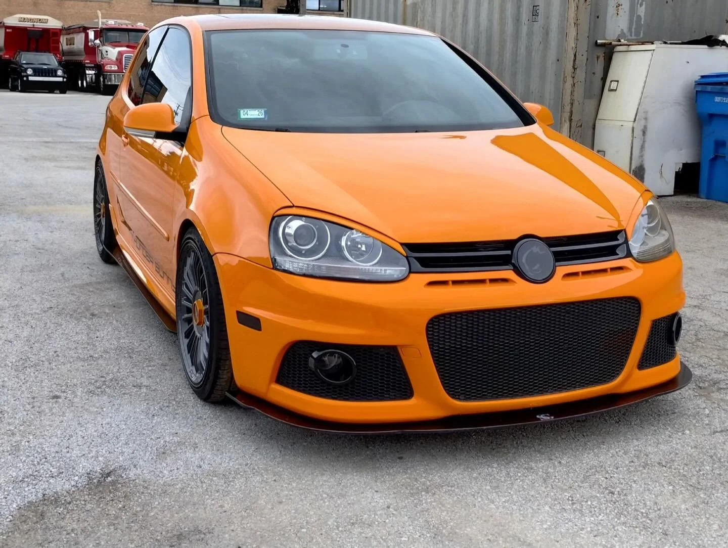 Thunderbunny special edition! The signature splitter look&mdash;we proudly craft for true MK5 enthusiasts. 😮&zwj;💨&mdash;&mdash;&mdash;&mdash;&mdash;&mdash;&mdash;&mdash;&mdash;&mdash;&mdash;&mdash;&mdash;&mdash;
.Front Splitter + Side skirts 
.
.
