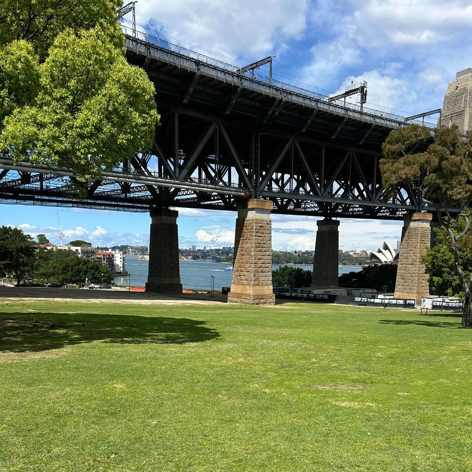 Since April, we have had the chance of discovering North Sydney and its gorgeous open spaces while working with the North Sydney Council events team. It made us realise how amazing it can be, right across the bridge. From parks to historical tunnels,