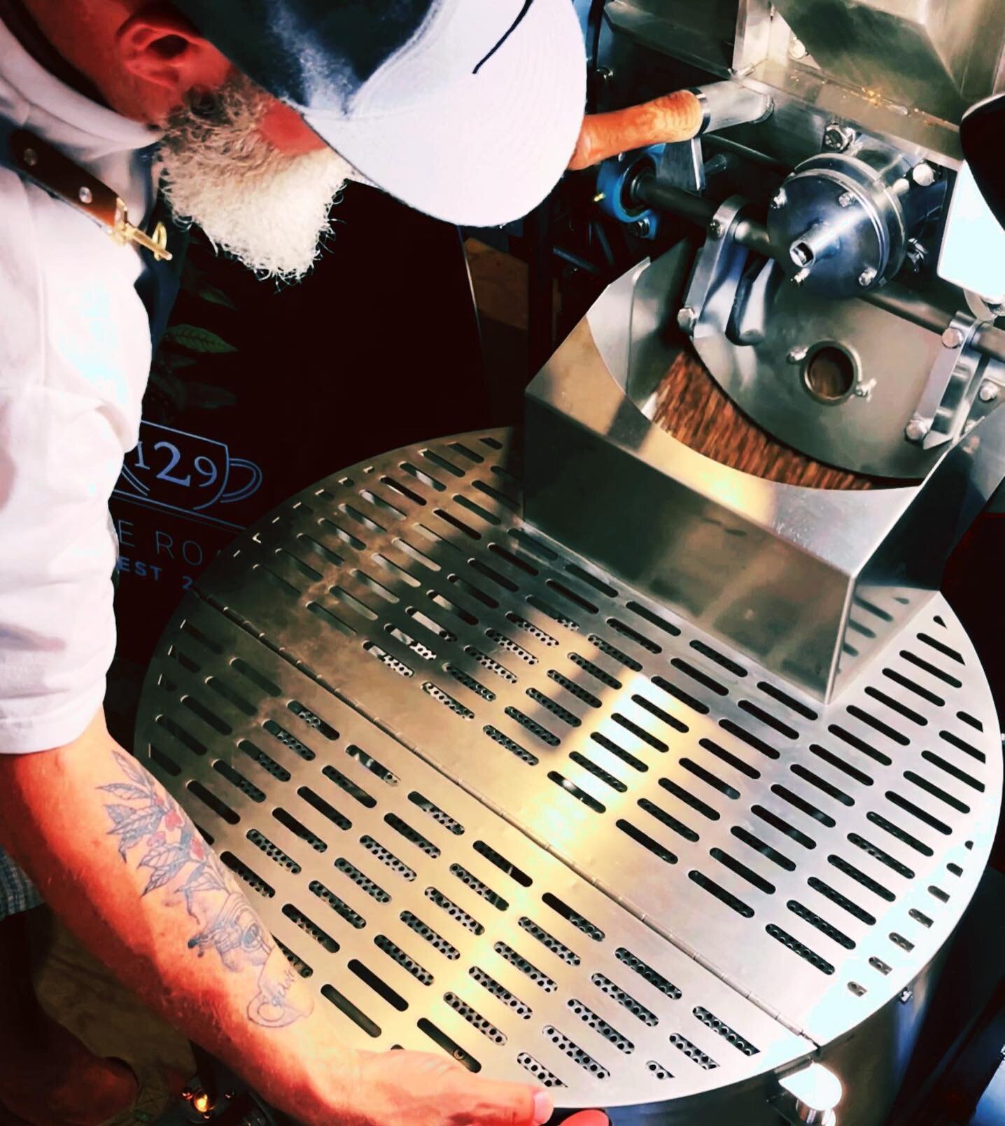 One of the most satisfying times in the coffee roasting process. #craftcoffeeroasters #craftcoffee #coffee #craftcoffeeroaster #specialtycoffeeroaster #specialtycoffee #coffeeroasterslife #roastingcoffeedaily #roastingcoffee #coffeepeople #coffeepass
