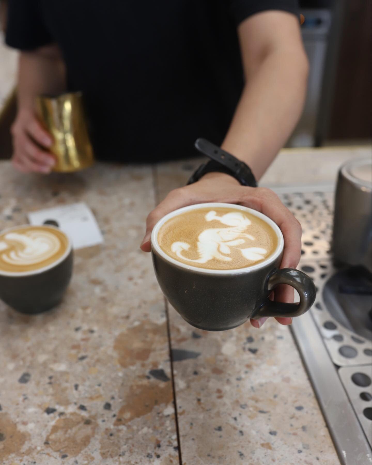 Latte art magician @chris_th0mas making your day with his impressive creations ✨