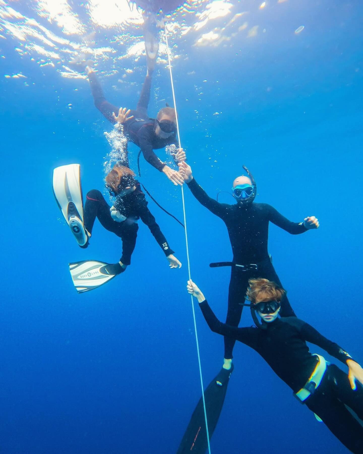 Family photo!! We&rsquo;re in Bali on a weekend freediving course at Jemeluk Bay in the fishing village of Amed in Bali&rsquo;s northeast. 

Also called breath-hold diving and skin diving, free divers hold their breath for extended periods of time so