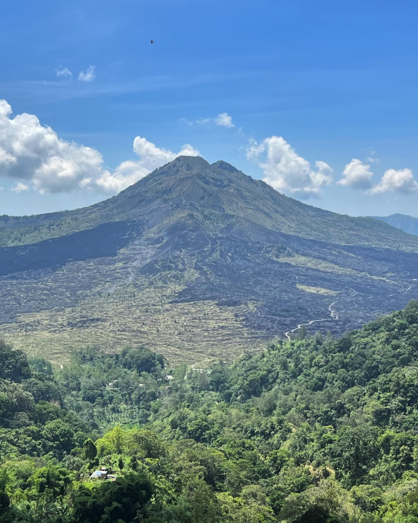 Bali&rsquo;s Mt Batur in her full splendour today from the highland town of Kintamani 🌋🌋❤️❤️ 

#mtbatur #mountbatur #mtbaturbali #mtbaturbali🌋 #kintamani #caldera #balivolcano #balivolcanotrekking