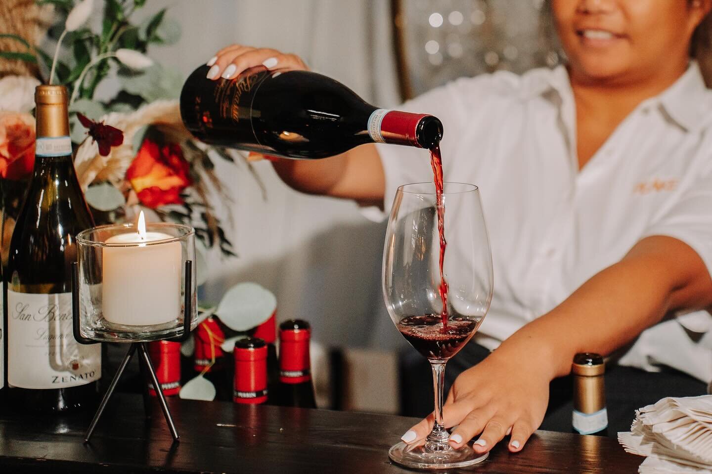 🍷At Peake our bartenders are ready to impress! 

Whether it&rsquo;s crafting classic cocktails or a simple pour of wine, our bartenders ensure a delightful beverage experience for you and your guests 🍸✨

.
.
.

#peake #peakeofcatering #cocktails #b