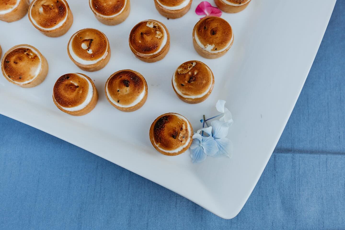 End your event on a citrusy sweet note with our Lemon Yuzu Tart topped with black sesame meringue 🍋✨

.
.
.

#peakeofcatering #peake #brockhouseevents #lemonmeringue #desert