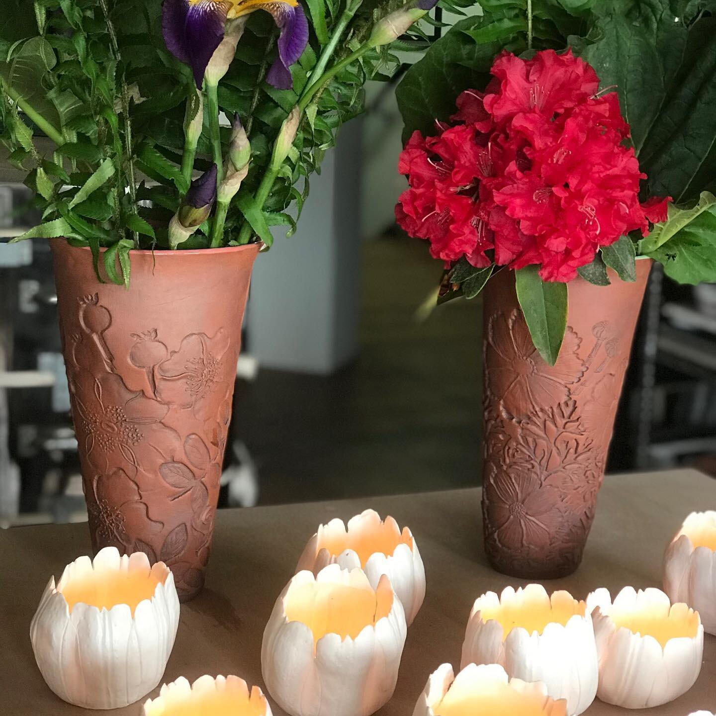 Happy Mother&rsquo;s Day!!
Terra-cotta vases $85., tulip votives $55. Email me sydsheraclayart@gmail.com. re pickup and choices! #equinoxstudiosseattle, #sydsheraclayart