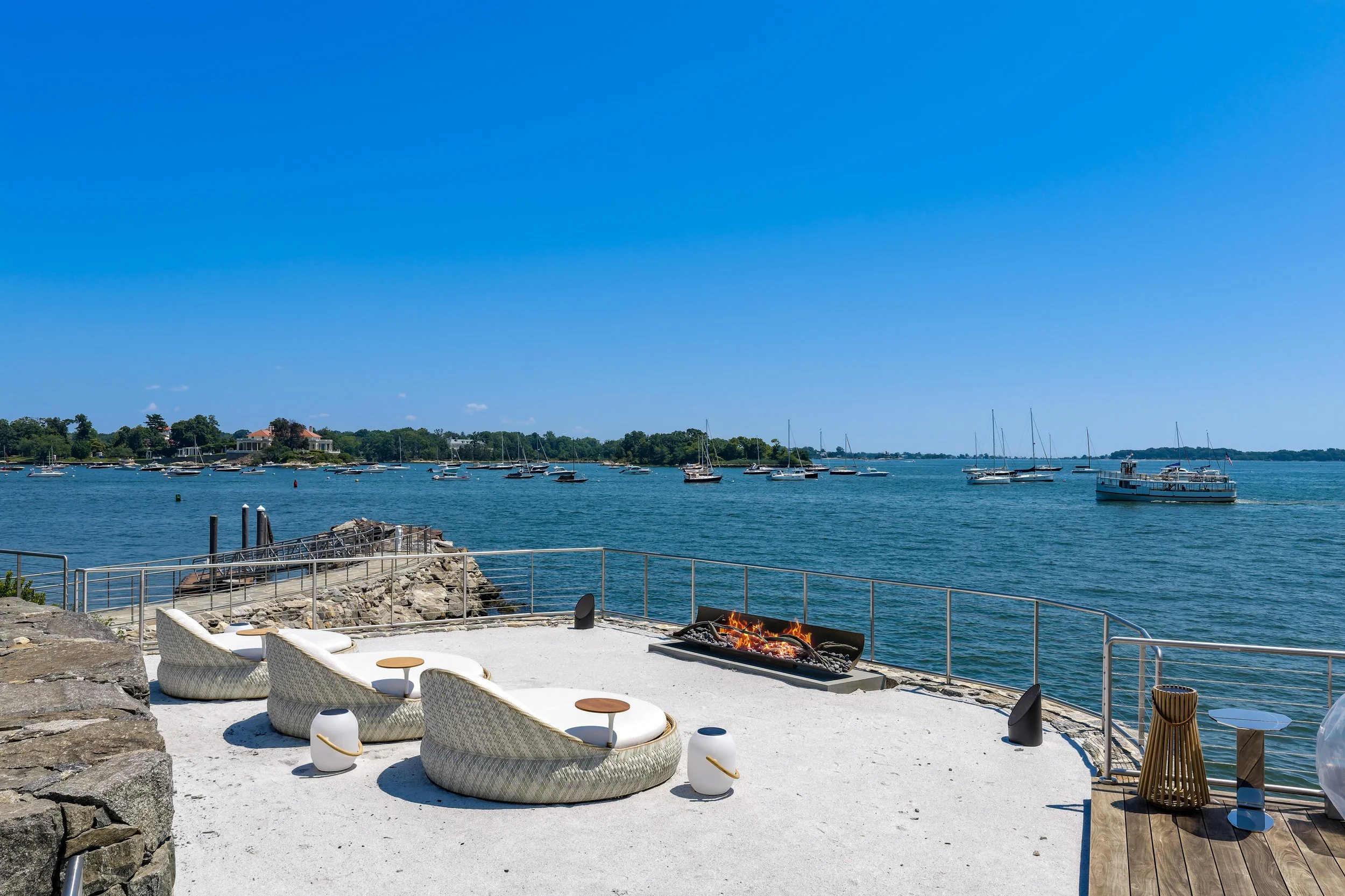 100 Field Point Cir 026 - LG.jpg