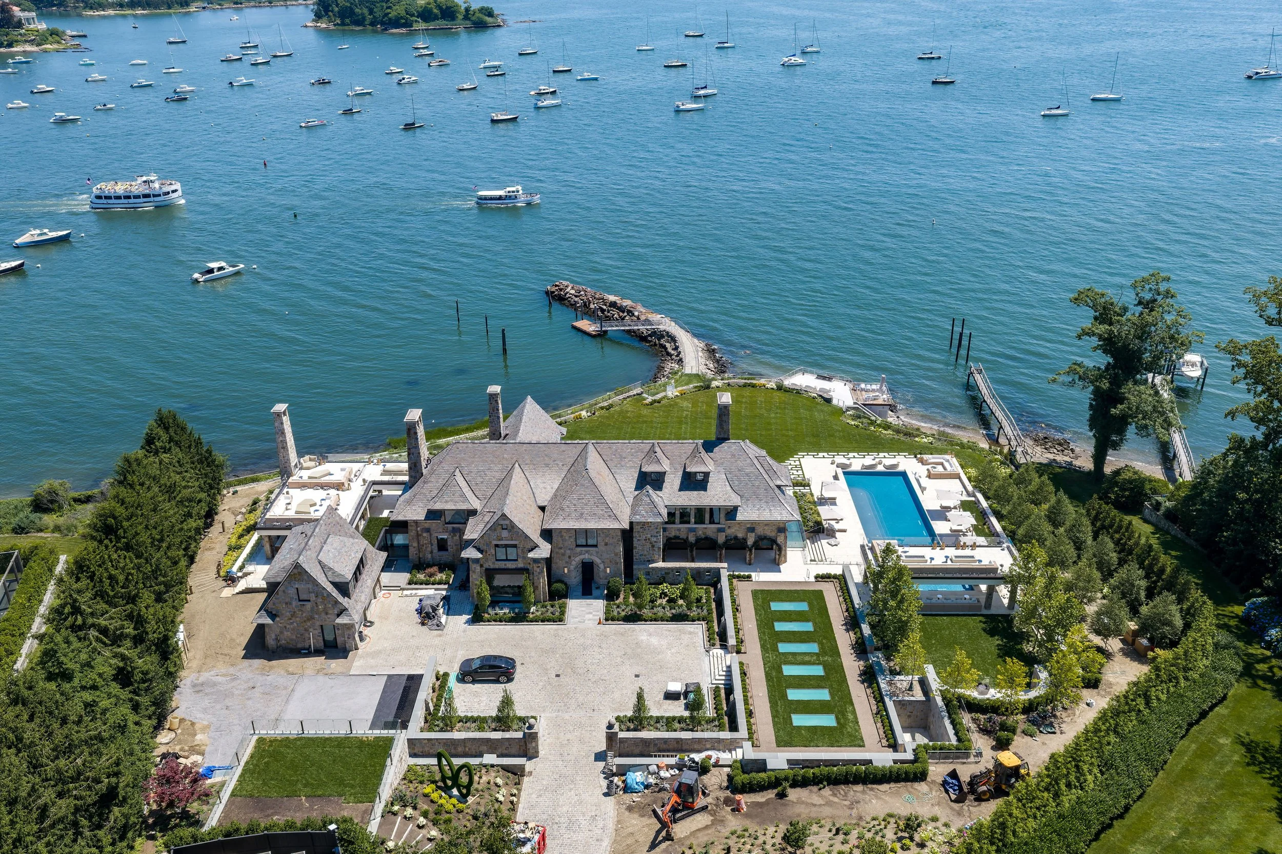 100 Field Point Cir 001 - LG.jpg
