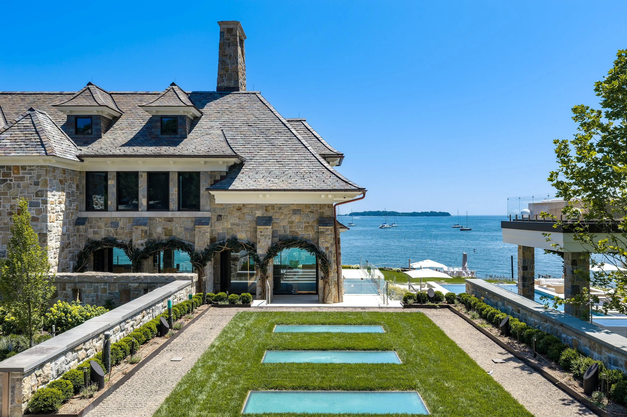 100 Field Point Cir 020 - LG.jpg