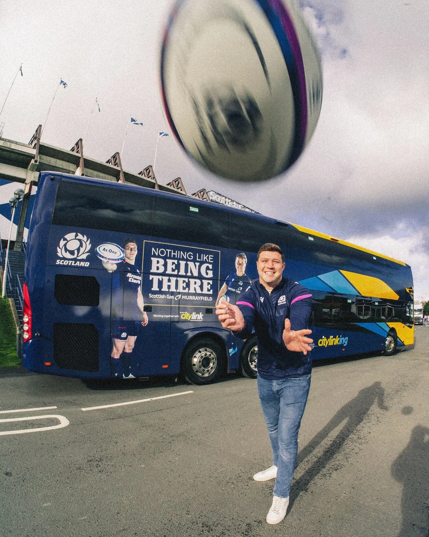 Always a pleasure working with the @scottish_citylink team 🏴󠁧󠁢󠁳󠁣󠁴󠁿 even more so when it involves a trip to Murrayfield to capture press photography for their partnership with @scotlandteam ahead of this year&rsquo;s @nationsseries 🚌

Fans can