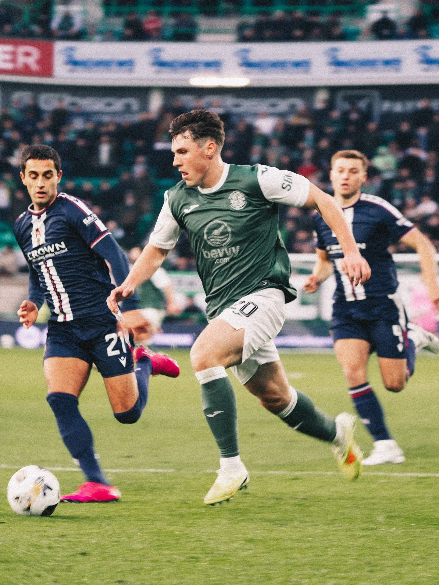 Sunshine on Leith ☀️ 

Great night shooting photo &amp; video at Easter Road for @hibernianfootballclub