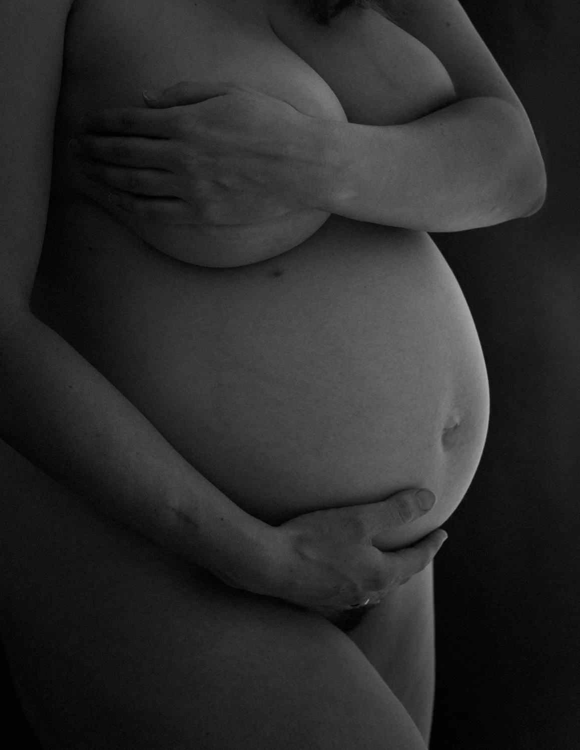 Claudia_babybump_24022022_SheonaAnnPhoto_closeup_web.JPG