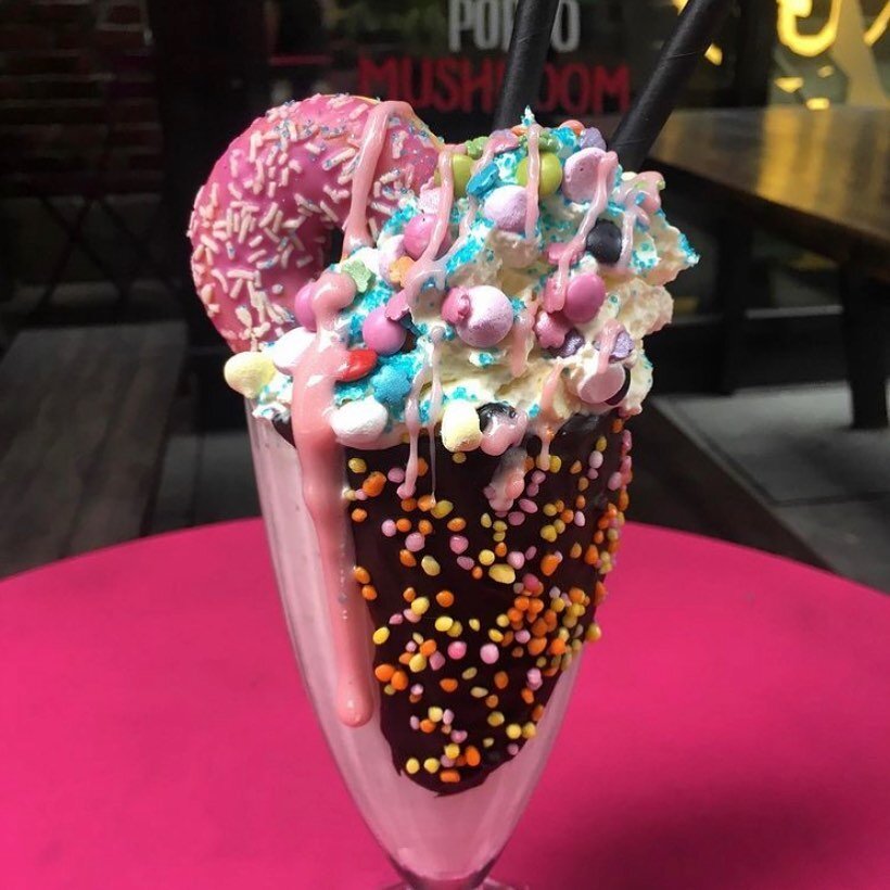 Bli med i trekningen av 2 Freakshakes!
- tagg en venn du vil ha med
- f&oslash;lg @akershusgruppen  og @burgerjointakerbrygge 
- gled deg til vi &aring;pner igjen&hearts;️