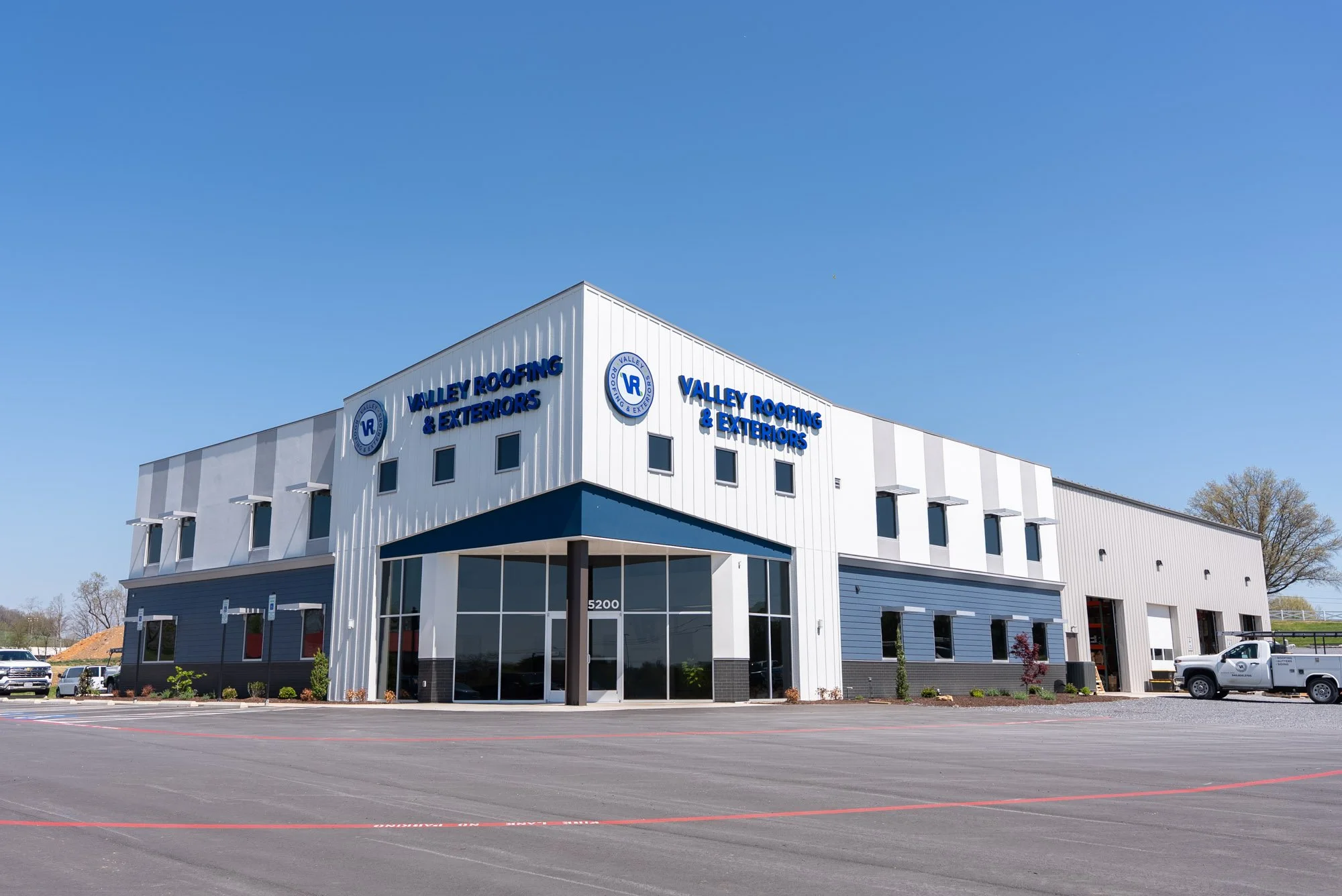 Exterior of Valley Roofing's new Butler pre-engineered steel facility built by Harman Construction in the Shenandoah Valley