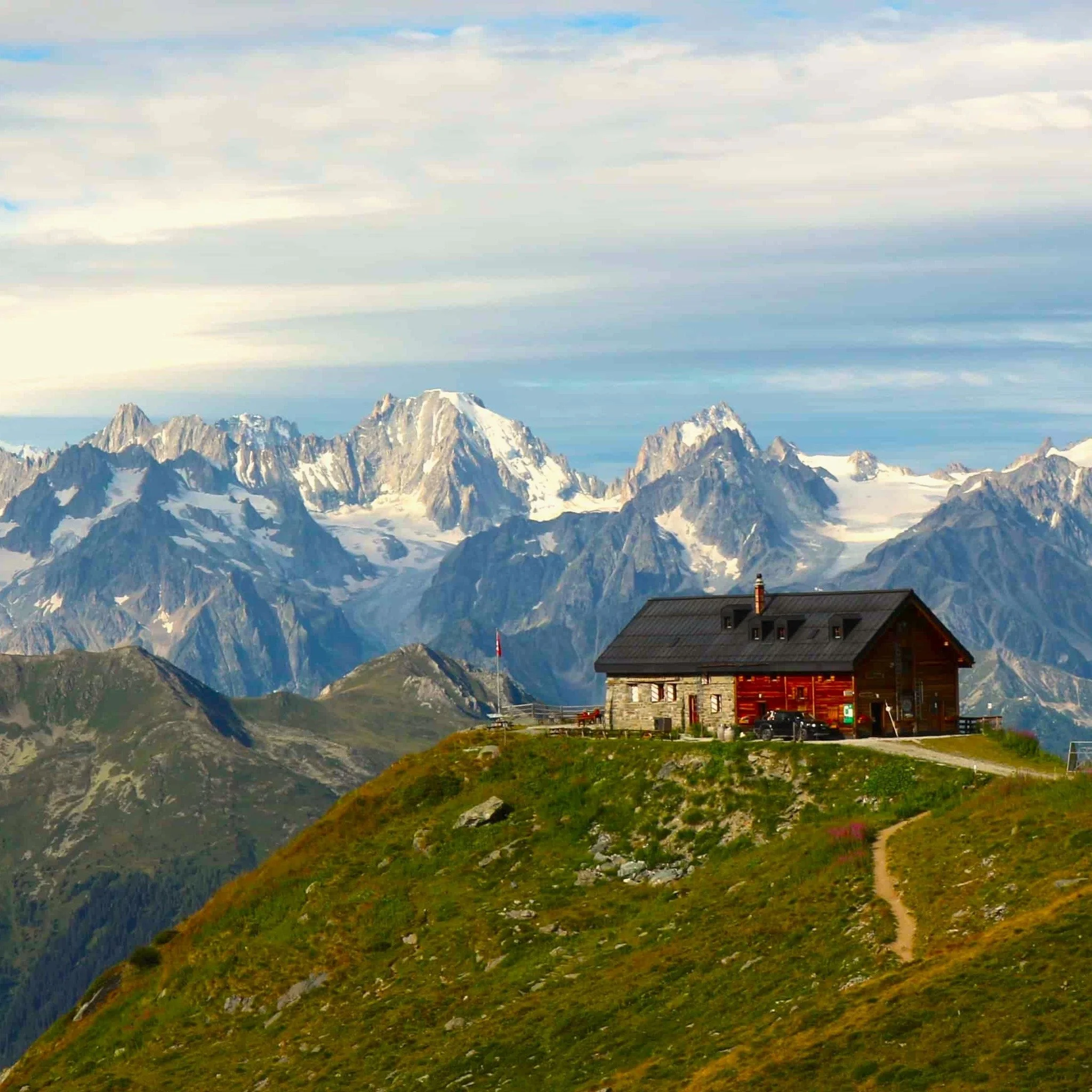 We're belatedly sharing some feedback from Marcee, one of our clients on the Walker's Haute Route last year. 🏔☀🥾 It was just too lovely not to share: 
"Simply the best! Trailwise Travel organized our entire Walker's Haute Route trip from Chamo