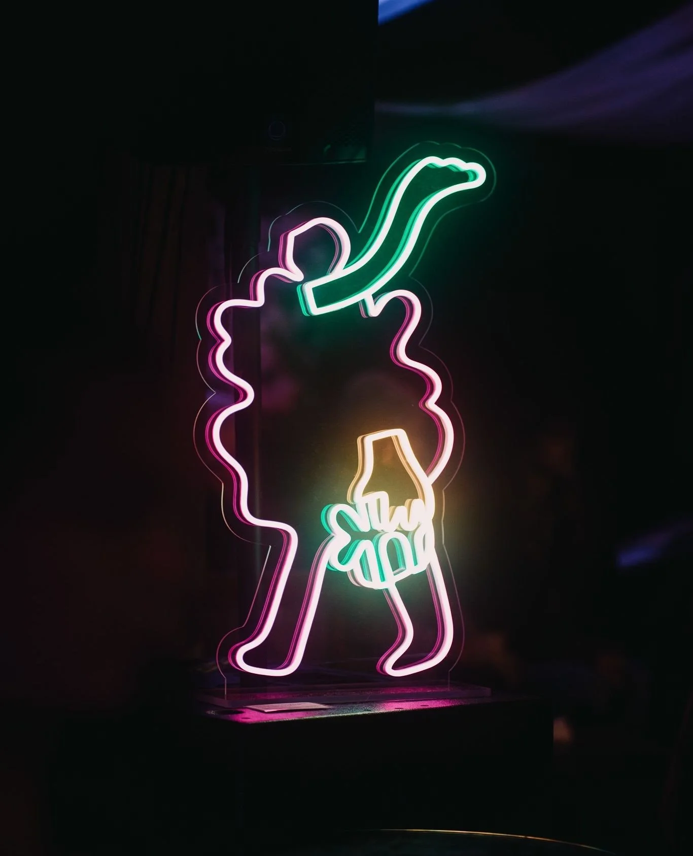 Vi vil rette en stor applaus til v&aring;r flinke illustrat&oslash;r Sandra Blik&aring;s som har laget den freshe fete visuelle identiteten til Oslos Supermarked ❤️🎉 ⁠
⁠
Takk for at du f&aring;r oss til &aring; skinne! ⁠
⁠
@byhands_illustration_agen