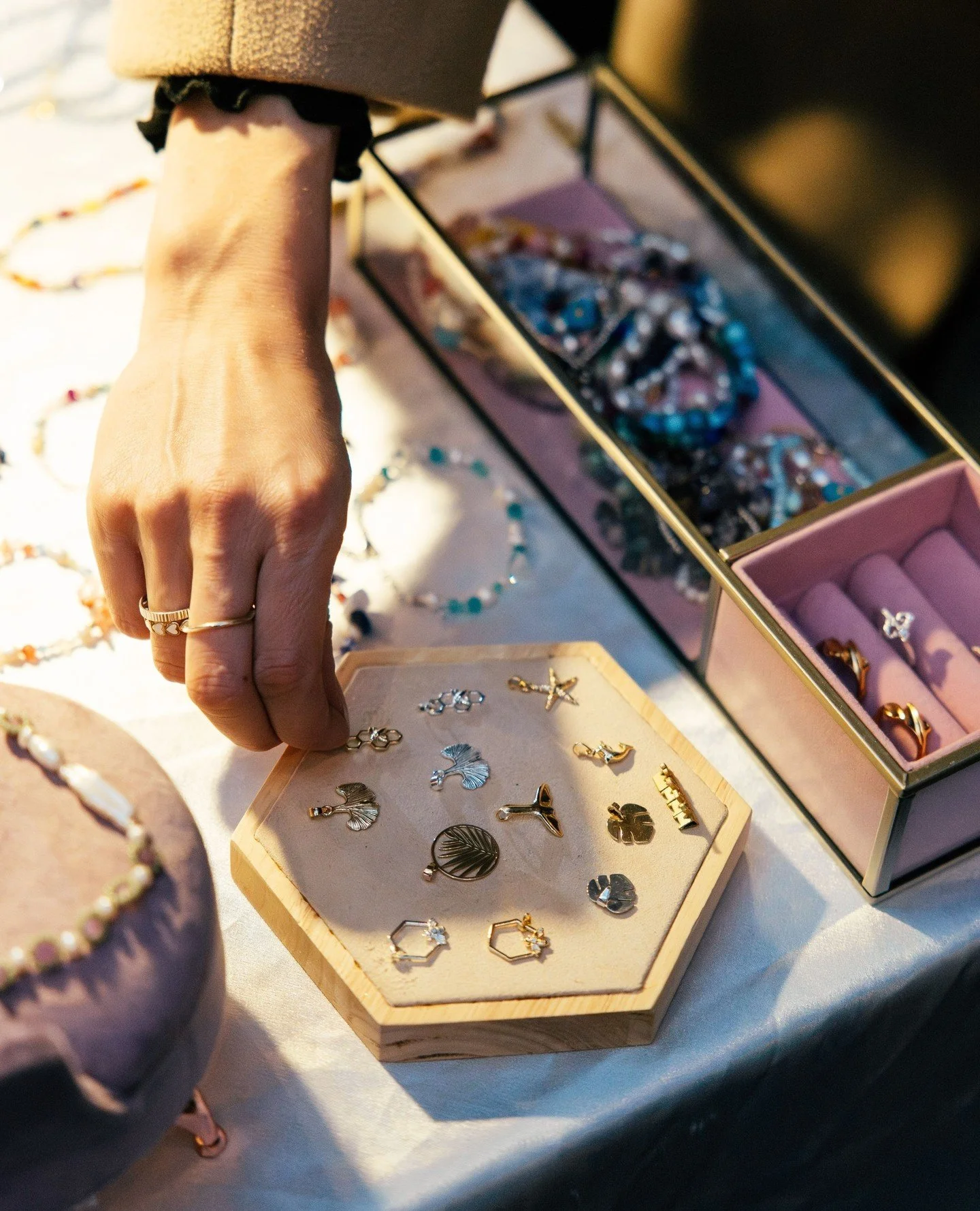 Snart er det jul og vi mimrer tilbake til to fantastiske helger med Oslos Supermarked ❤️ ❤️ ⁠
⁠
Heia alle dere som har handlet lokalt, kj&oslash;pt b&aelig;rekraftig, second hand, fra lokale produsenter, h&aring;ndlagede gaver, opplevelser og annet s