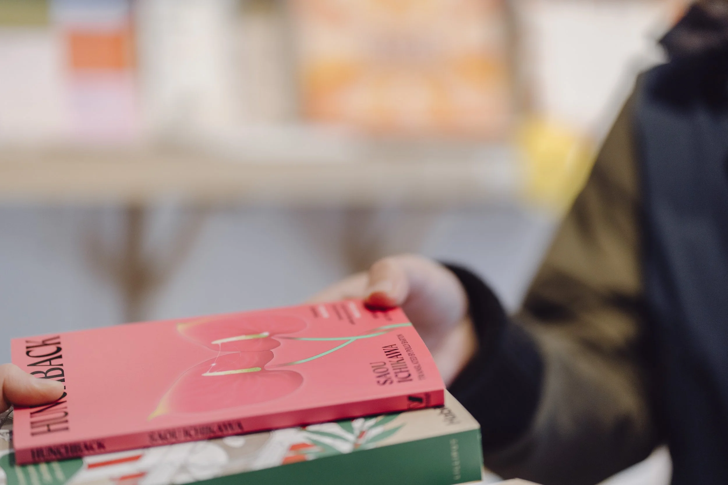 Bli med på book swap med Prismatic pages under Oslos Supermarked