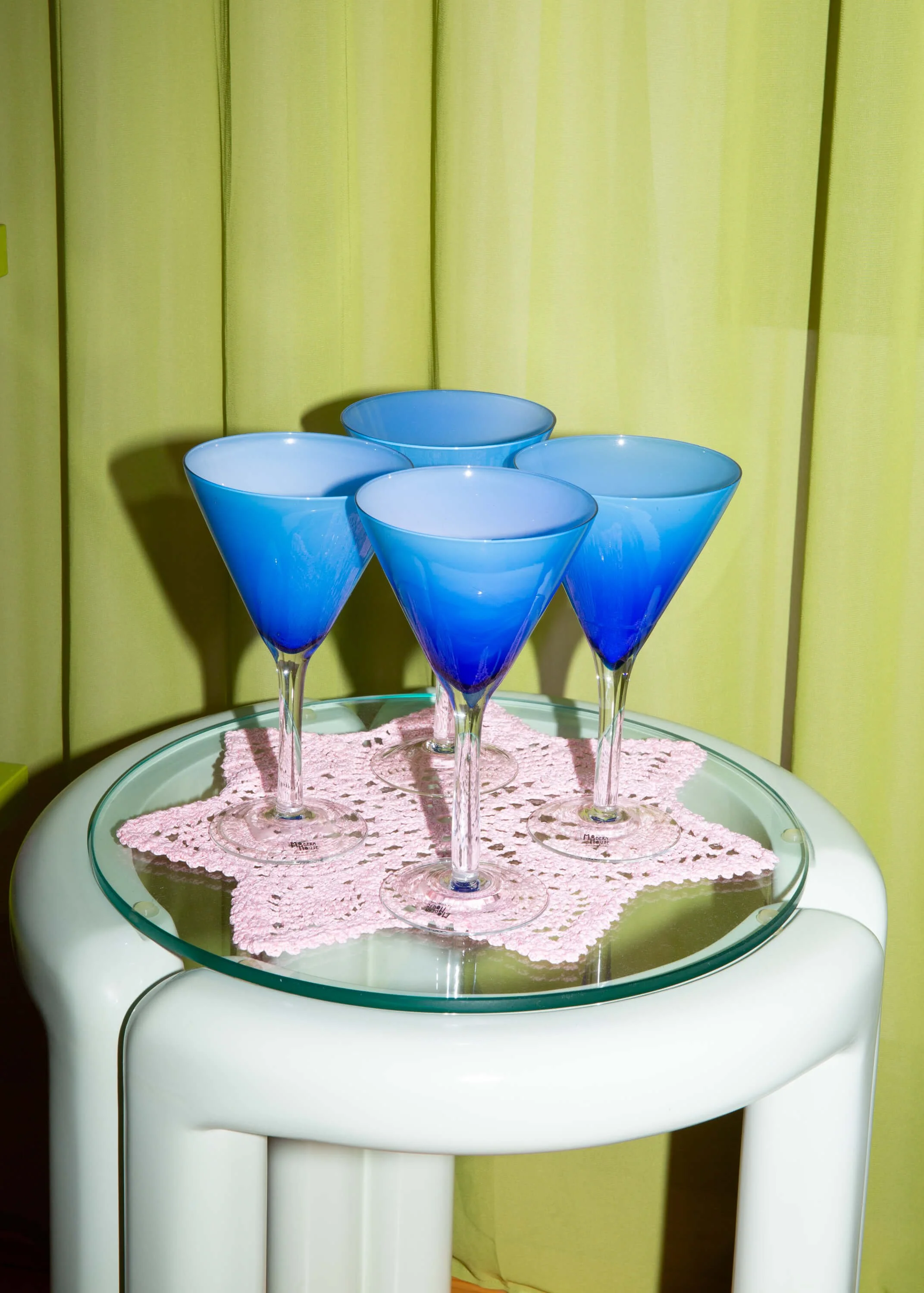 Utvalg av fargerike vintage interiørskatter kuratert av Fragola Vintage.