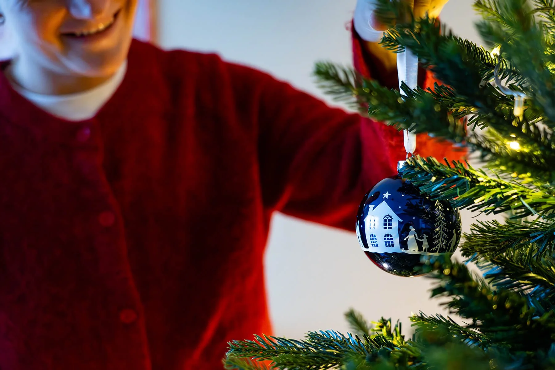 Julekulen til Mental helse. Årets julekule: Sammen i mørket. Et lys i natten