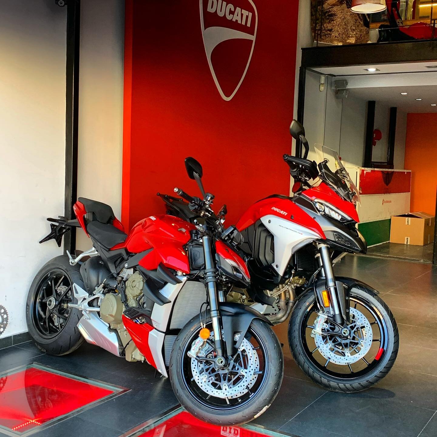 &Pi;&omicron;&iota;&omicron; &theta;&alpha; &delta;&iota;ά&lambda;&epsilon;&gamma;&epsilon;&sigmaf;?

Ducati Streetfighter V4
&eta;́ Ducati Multistrada V4 S❓

#fanmoto #fanmotorcycles #ducati #streetfighterv4 #multistradav4 #ducatistreetfighterv4 #du