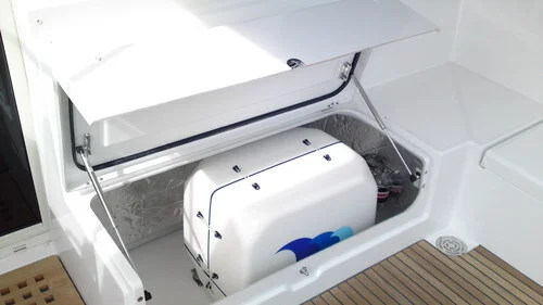 Lagoon 400 Paguro 6000 Generator