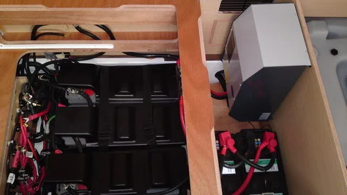 Lagoon 400 Battery Bank