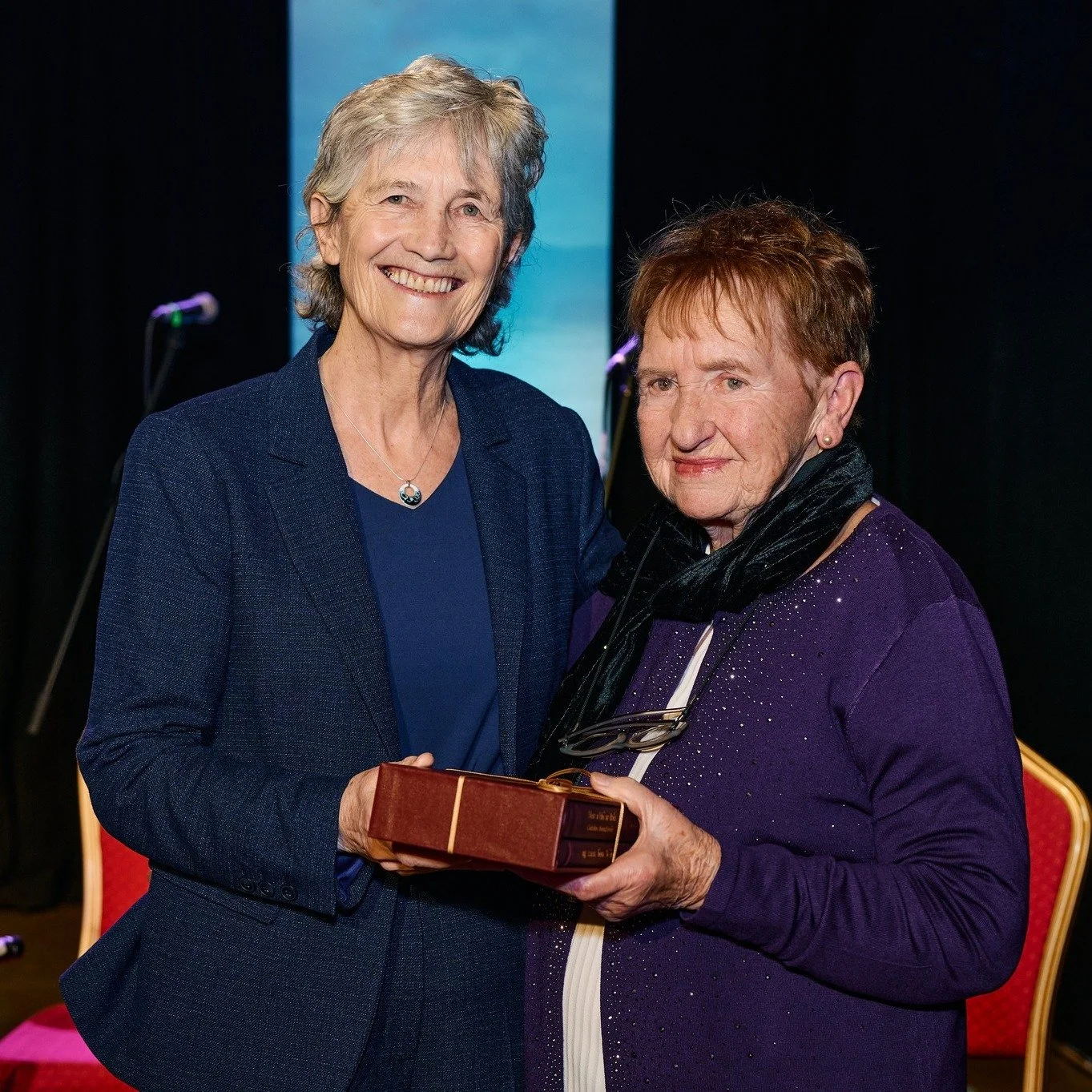 Leis na l&eacute;irithe breise den dr&aacute;ma thart anois, t&aacute; clabhs&uacute;r tagtha le Scoil Gheimhridh Joe Steve 2026! 

Ba mhaith le Comharchumann Shailearna Teo. agus coiste eagr&uacute;ch&aacute;in na f&eacute;ile bu&iacute;ochas &oacut