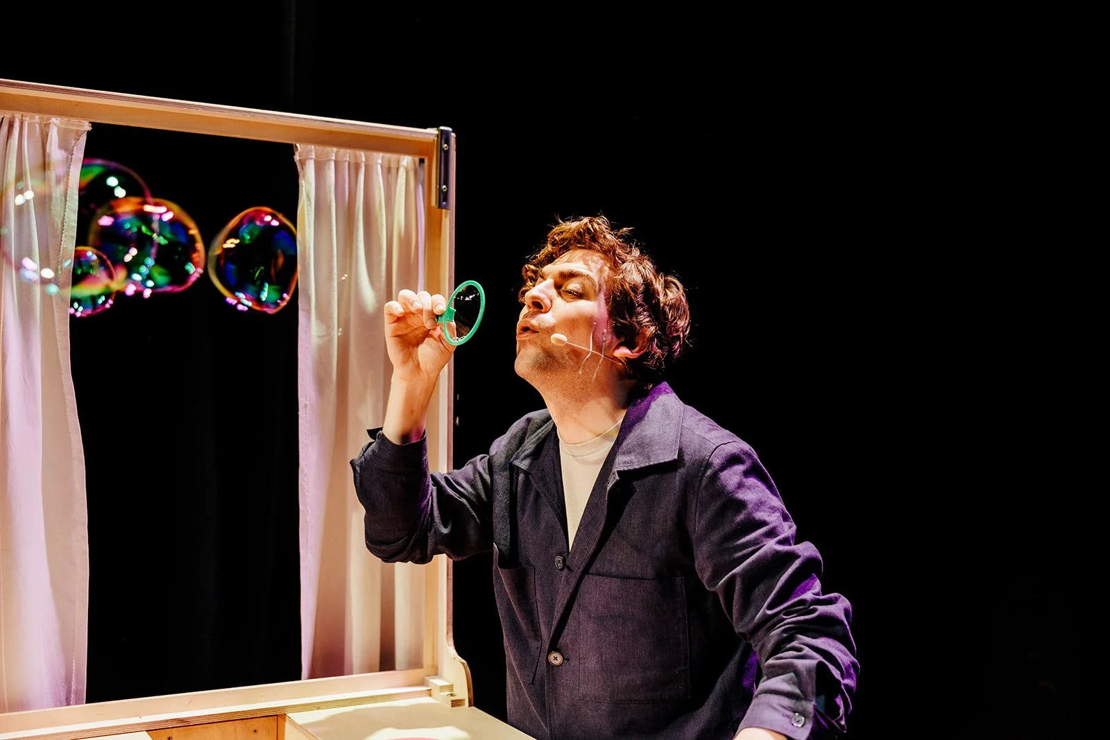 Sc&eacute;al Lae le @branarteatar 
📆 D&eacute; Sathairn 7&uacute; Feabhra 2026
⏰ 14.30
📍 Amharclann Chois Fharraige (Seanscoil sailearna)
🎟️ Tic&eacute;id &euro;10 +t&aacute;ille &aacute;irithinte
Cruthaithe do: P&aacute;ist&iacute; 4 bliana d'aoi