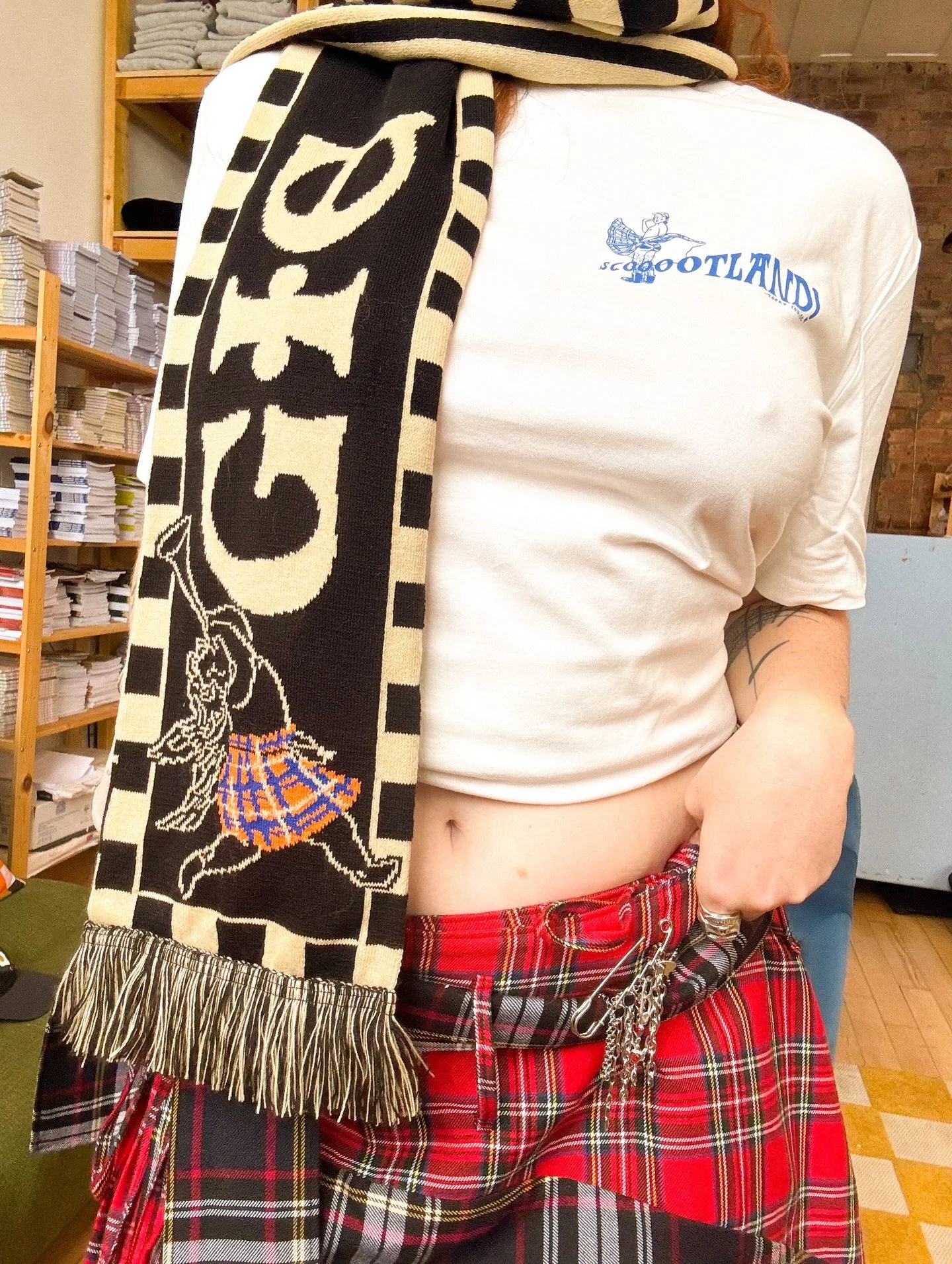 Gie it laldy x Gaun yersel scarf reveal xx
.
I cannot begin to explain how excited I&rsquo;ve been for these to arrive! I wanted to design something that felt v Scottish and celebratory for the upcoming World Cup. Something Scottish but no highland c