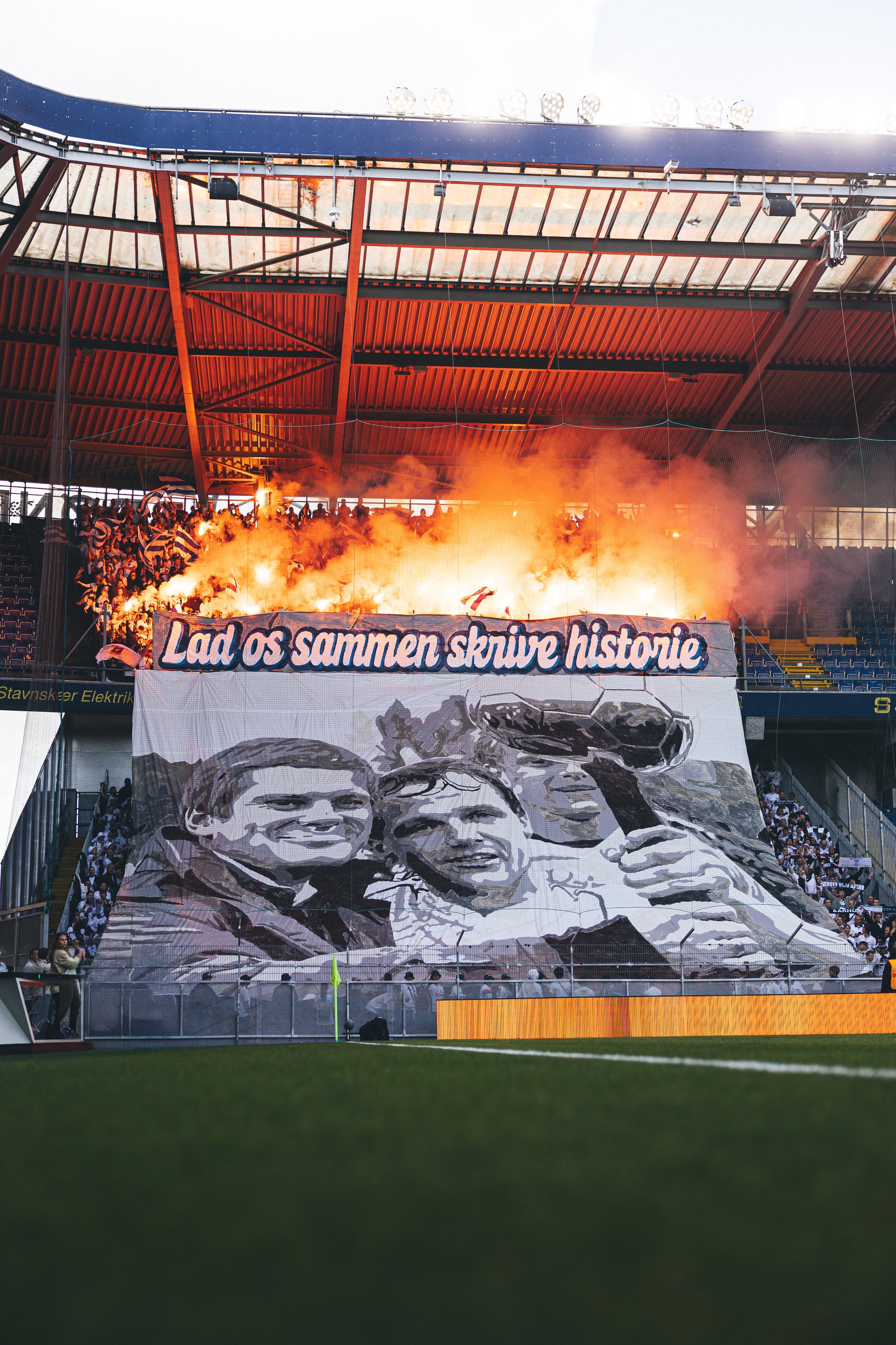 Lad os sammen skrive historie.jpg