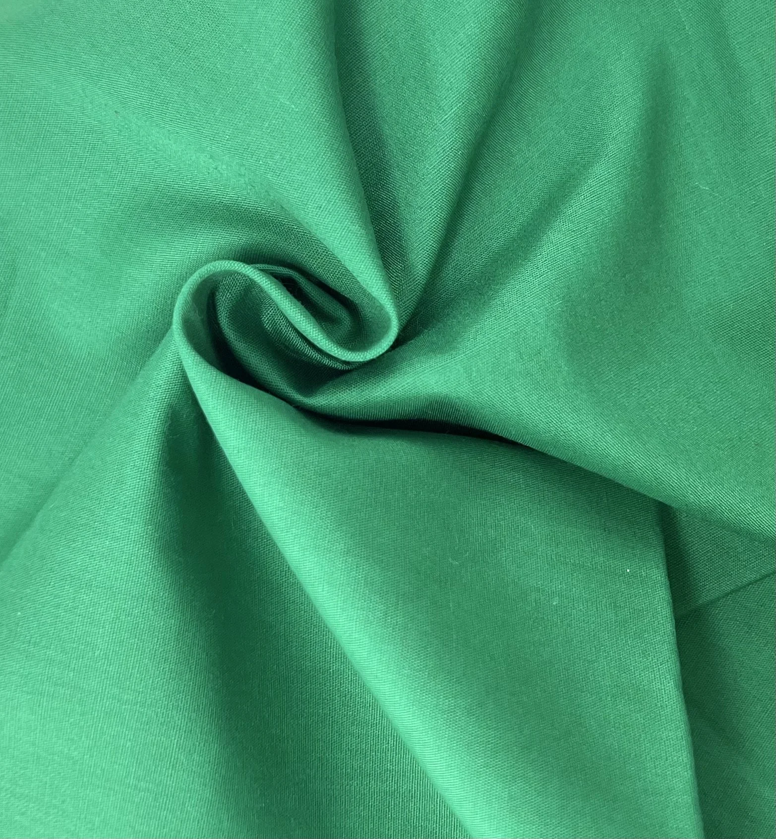 😎 2yds Green Cotton Blend Shirting