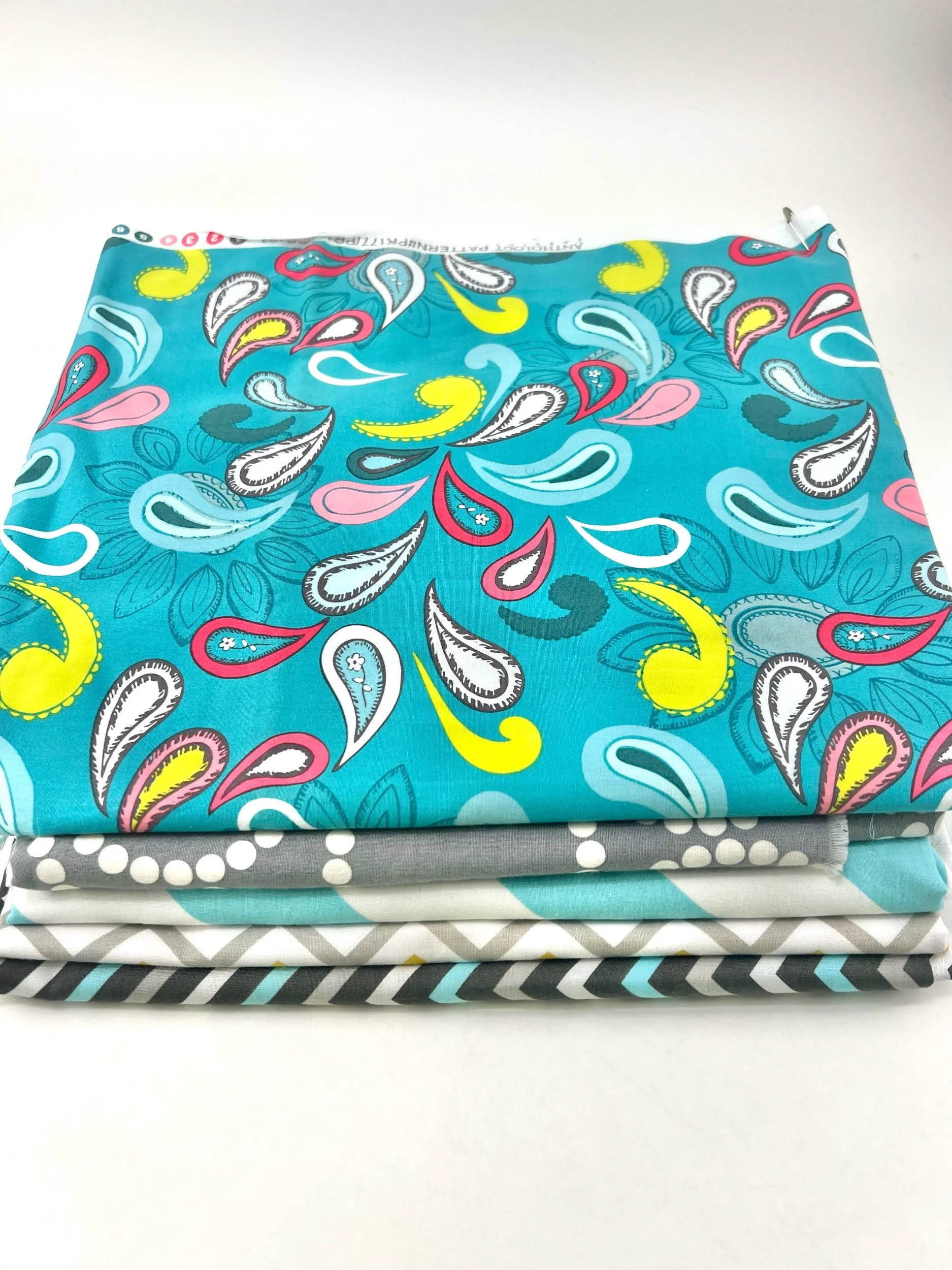 "To Zig or to Zag" 2.8lb Quilting Cotton Bundle